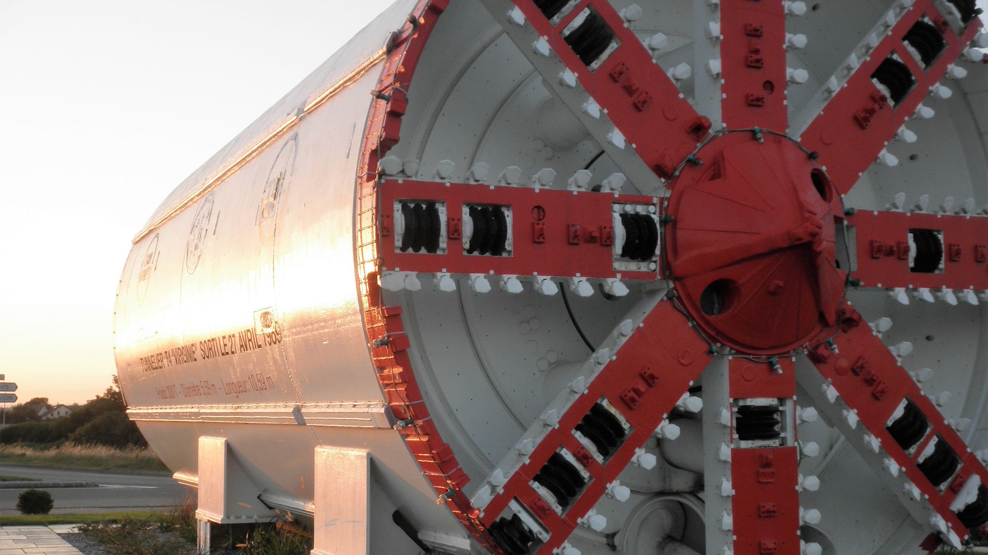 File:2012 Eurotunnel tunnel boring machine 01.JPG