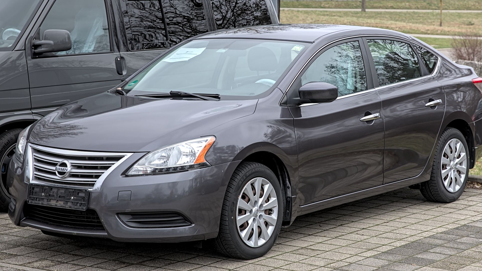 File:Nissan Sentra (B17) 1X7A1789.jpg