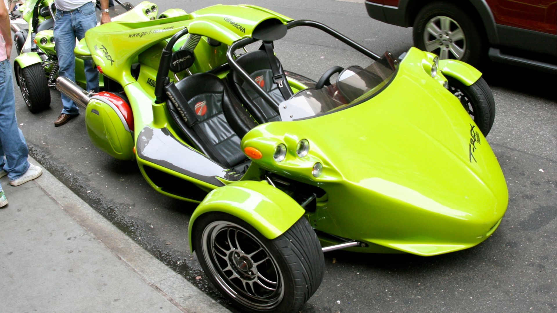 File:Green Campagna T-Rex in New York.jpg