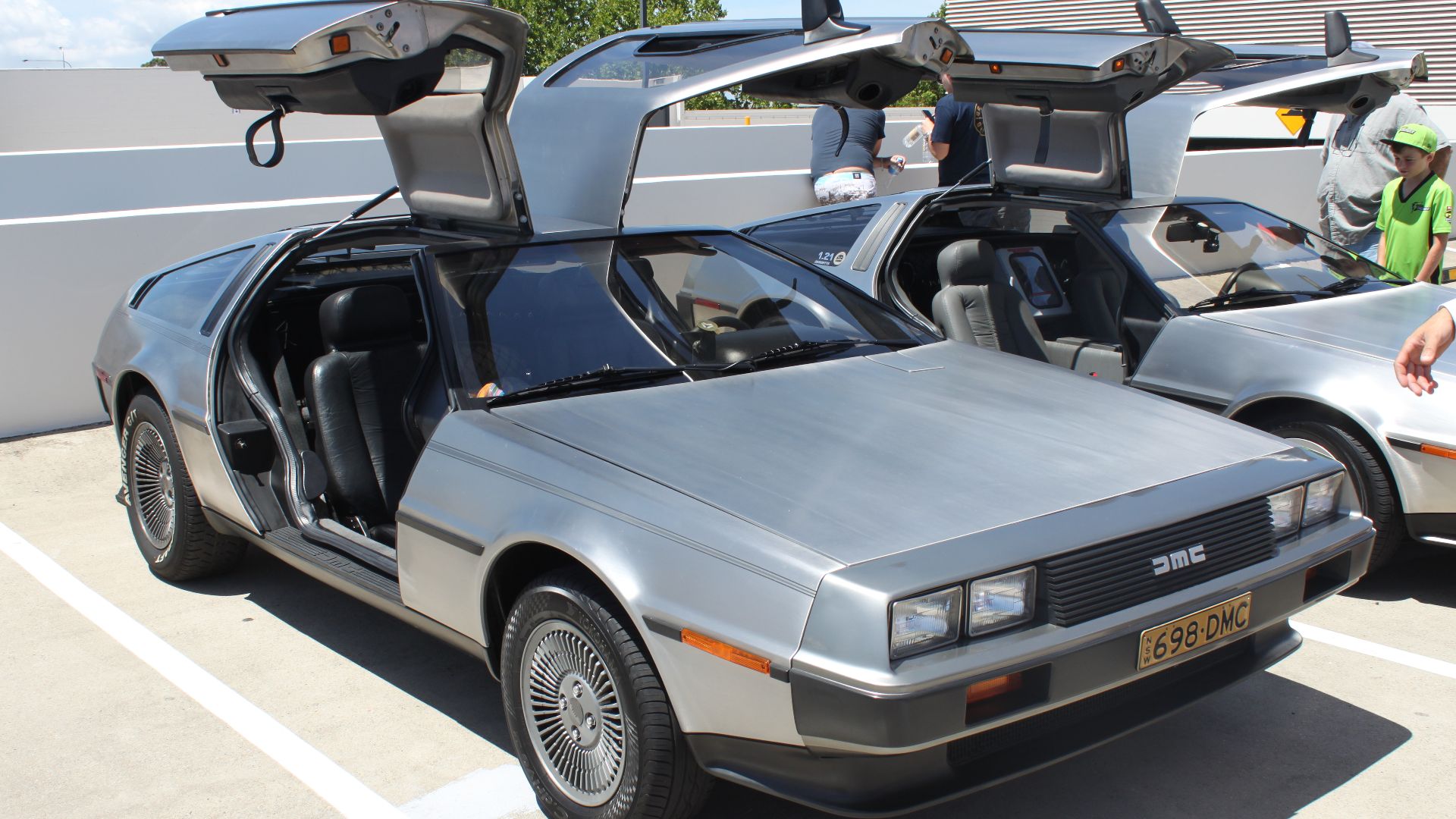 File:DeLorean DMC-12 (15704582713).jpg