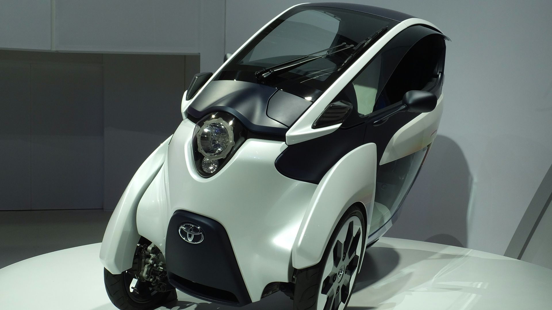 File:Toyota i-ROAD at TMS2013.jpg
