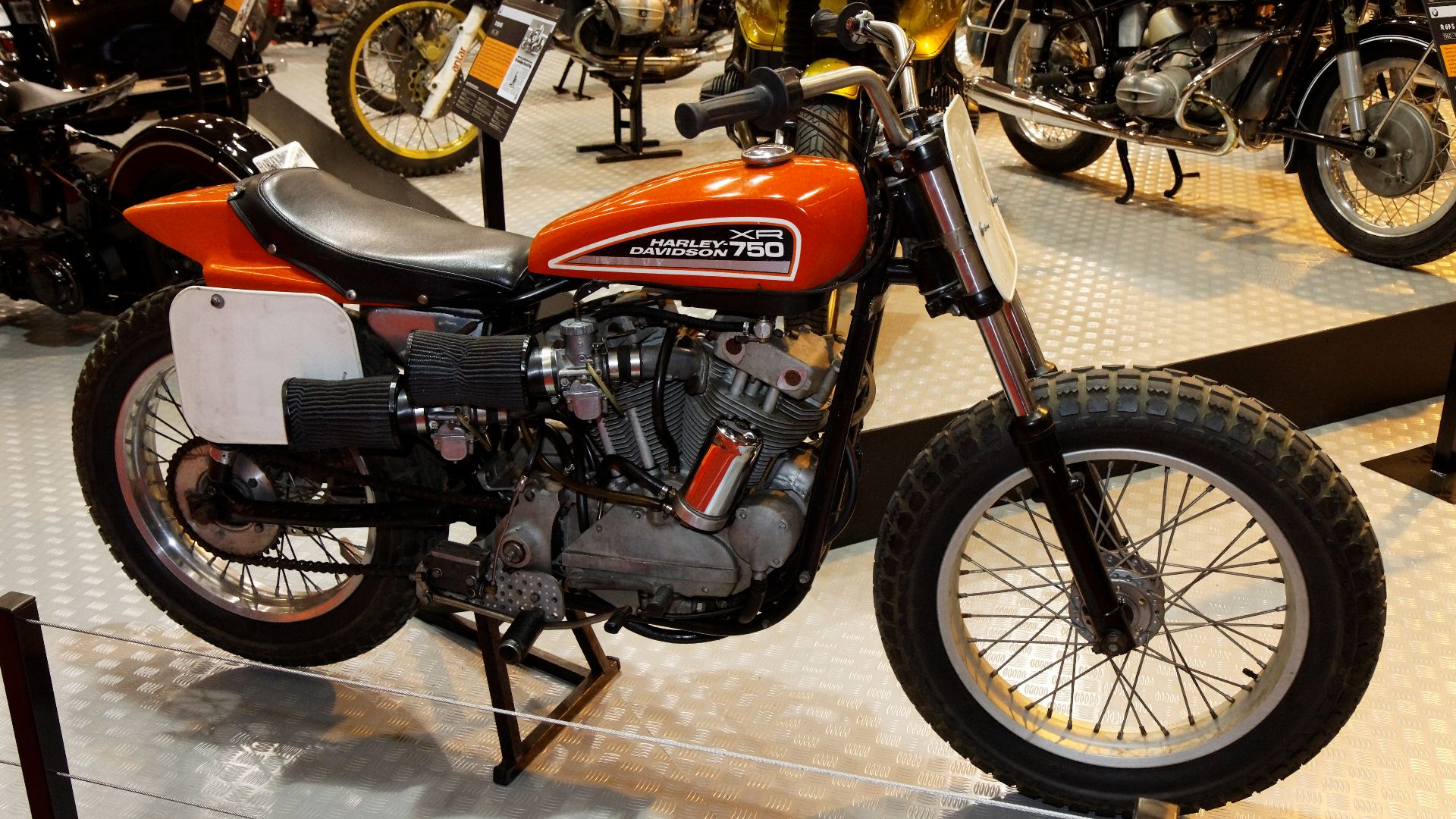 File:Paris - Salon de la moto 2011- Harley Davidson - XR750 - 001.jpg