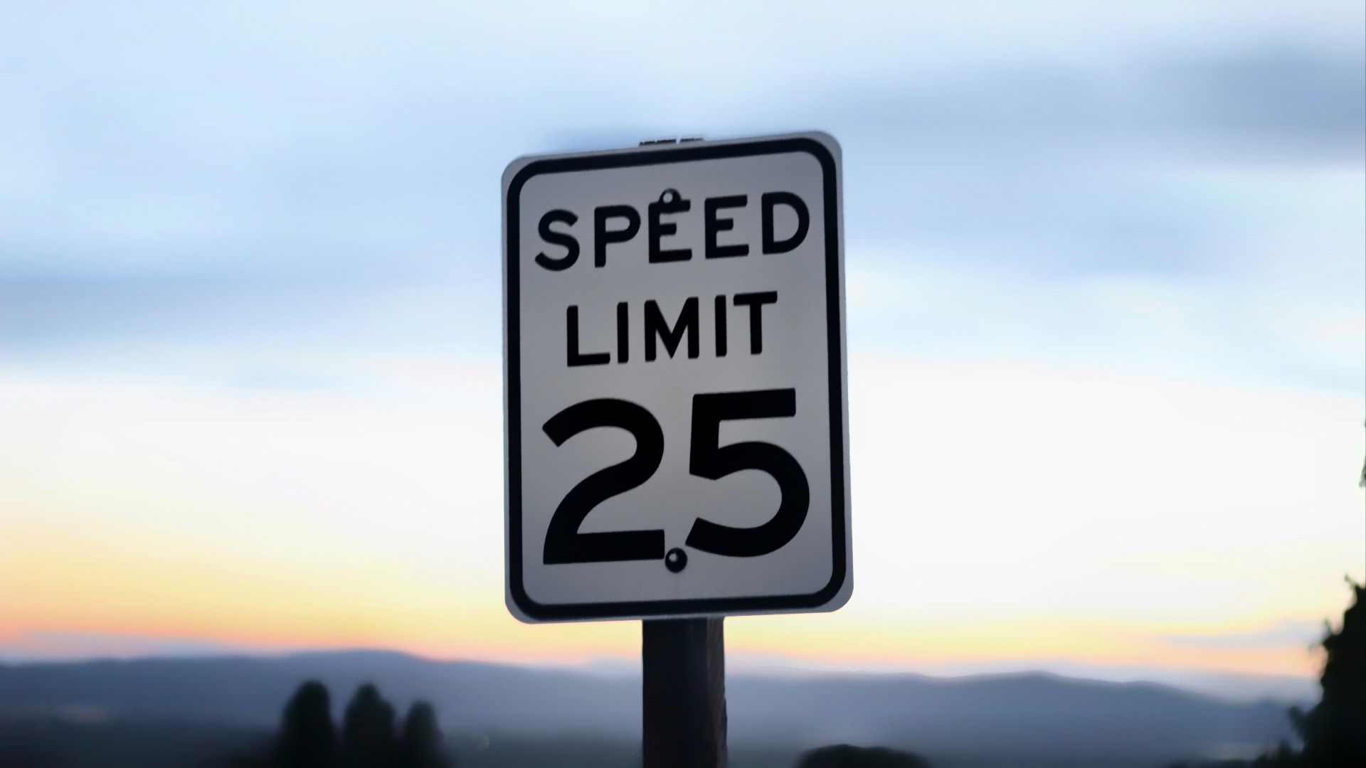 25 speed limit signage
