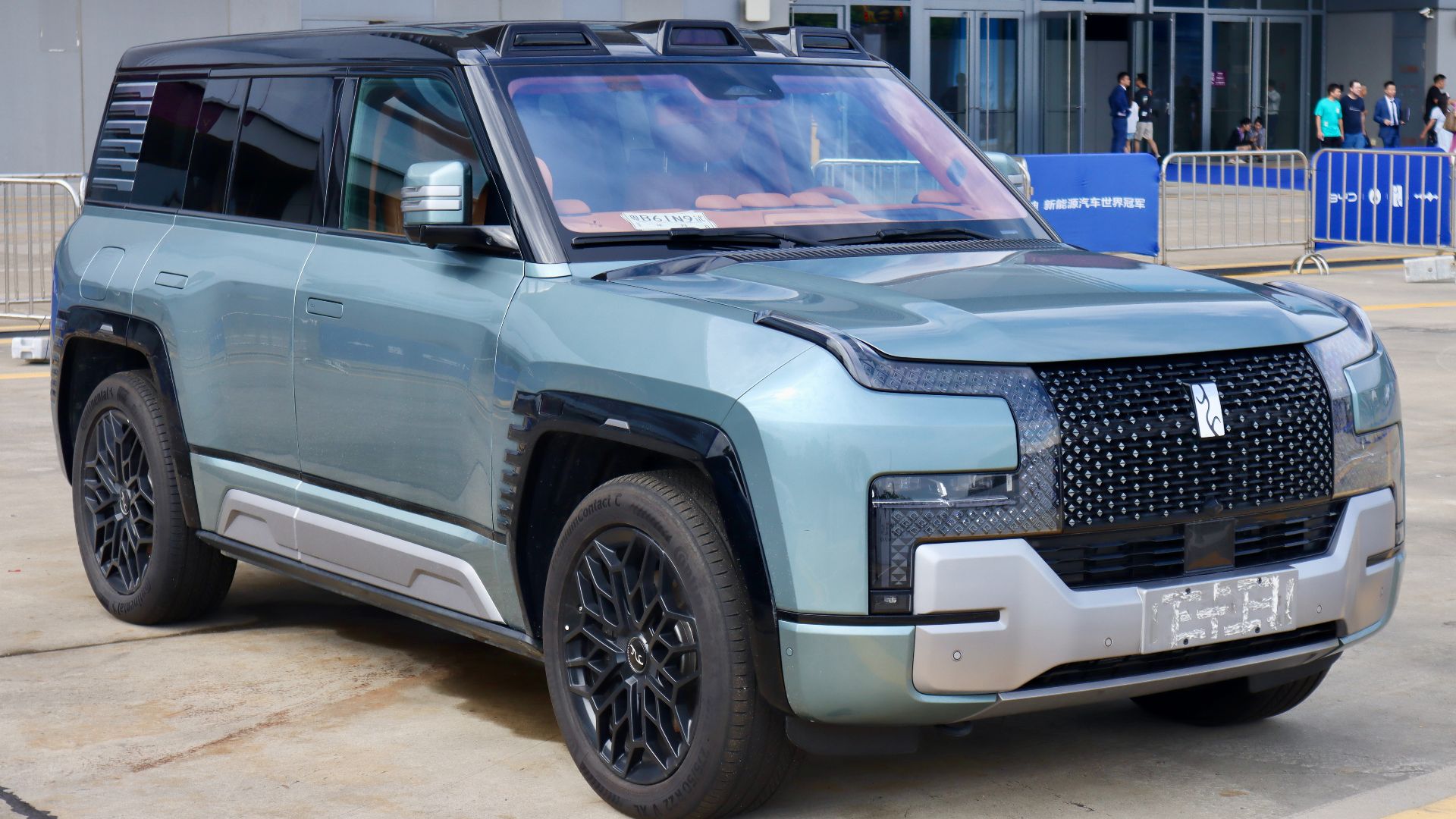 File:2024 Yangwang U8 (front).jpg