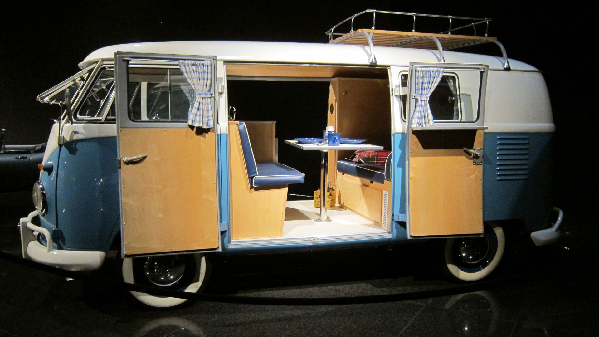 File:Volkswagen Camper at Blackhawk Automobile Museum.jpg