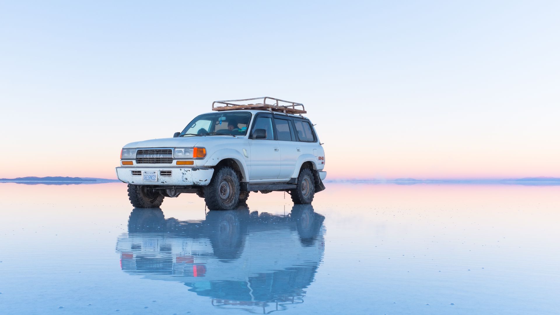 File:Reflection on the Salar de Uyuni, bolivia.jpg