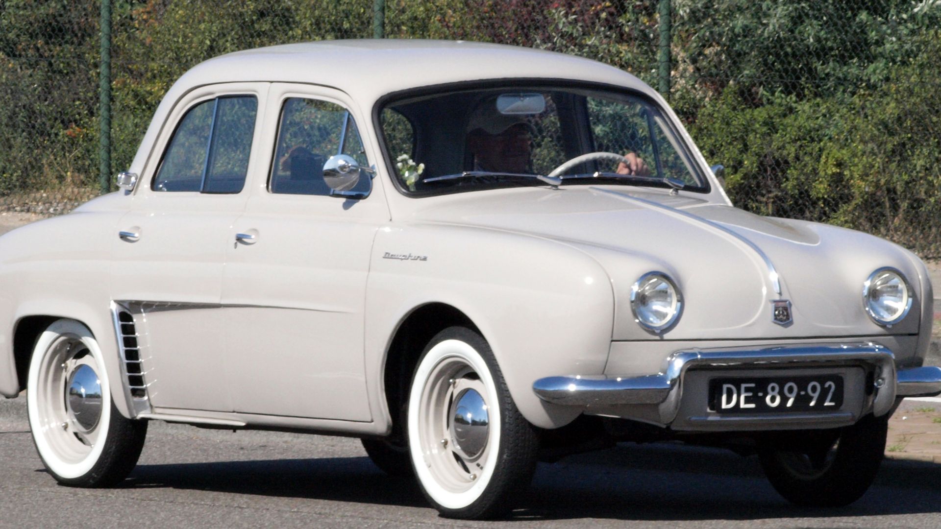 File:Renault Dauphine DE-89-92 pic5.JPG