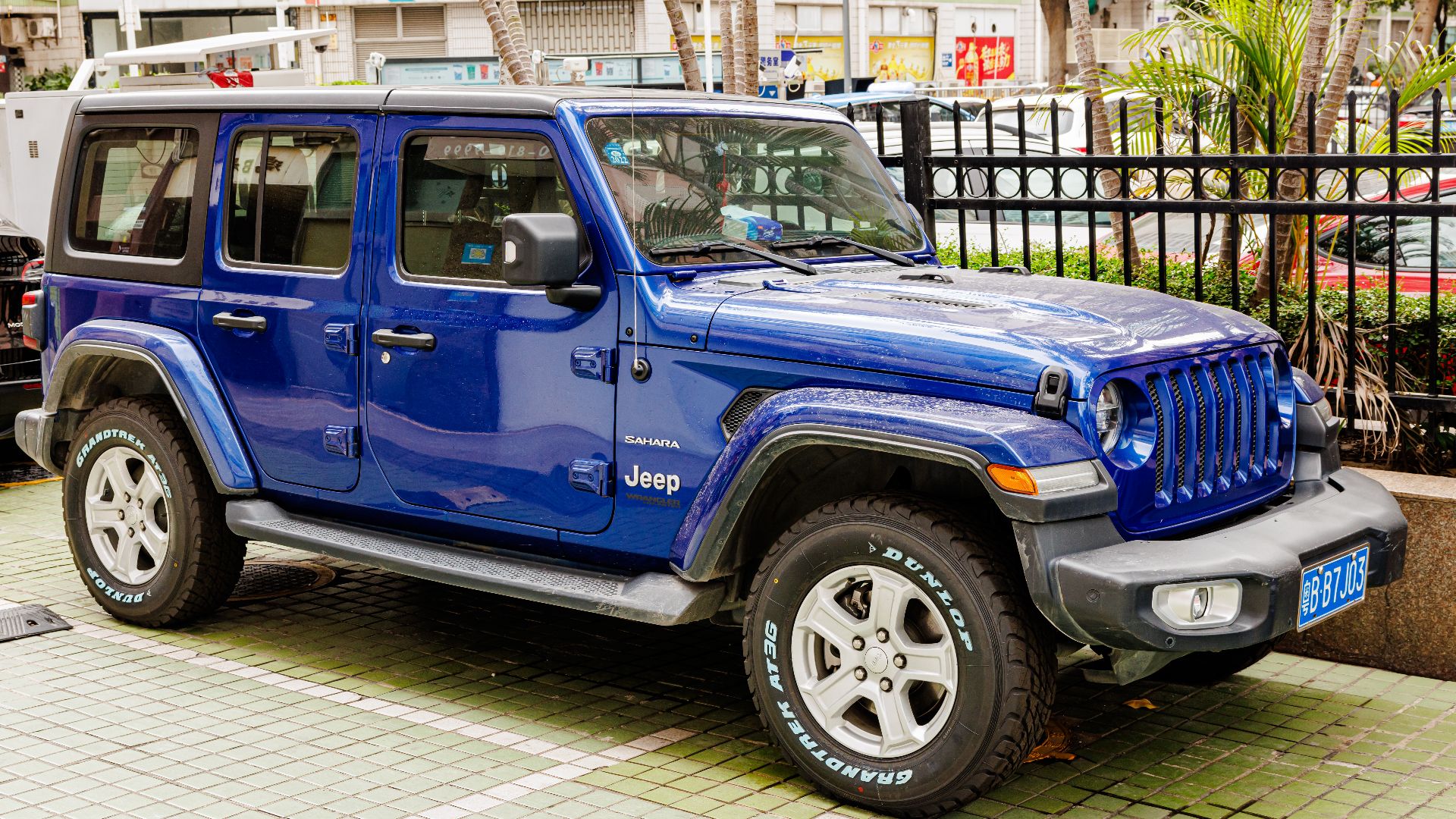 File:JEEP WRANGLER SAHARA (JL) China.jpg