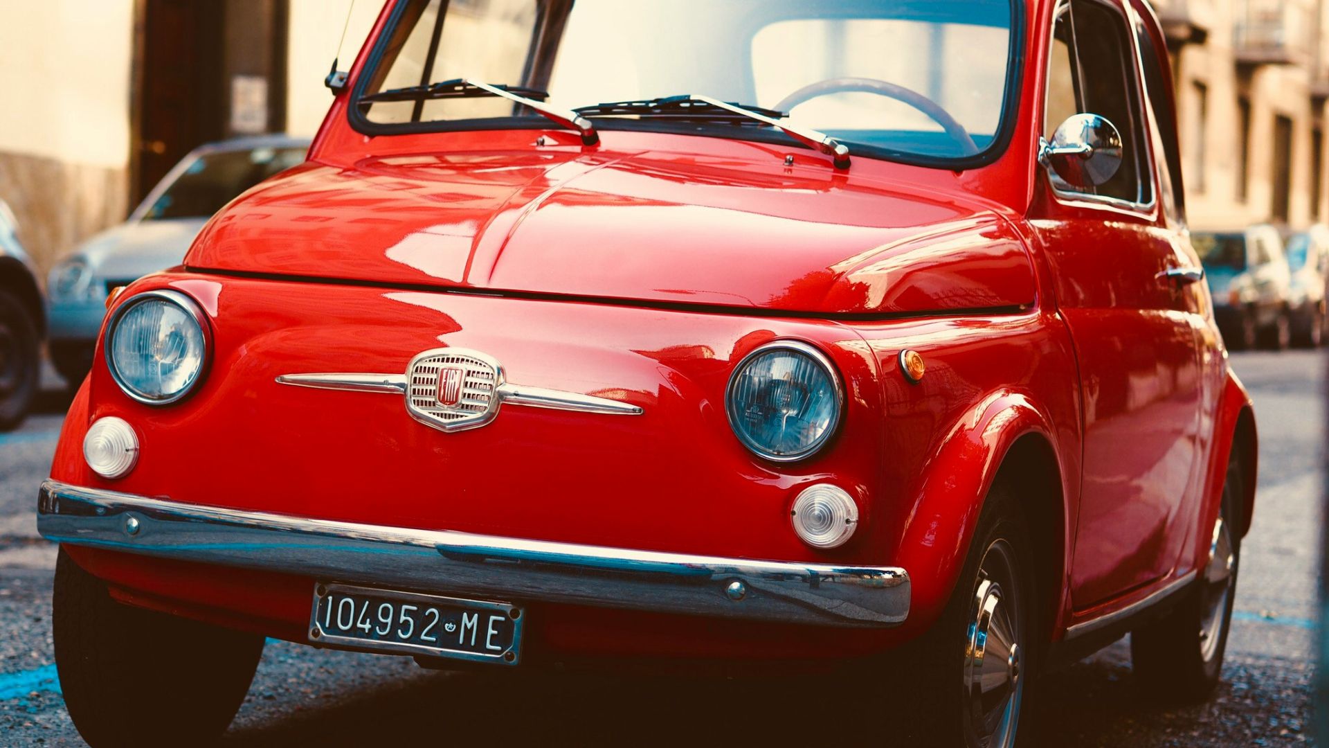 closeup photo of red car