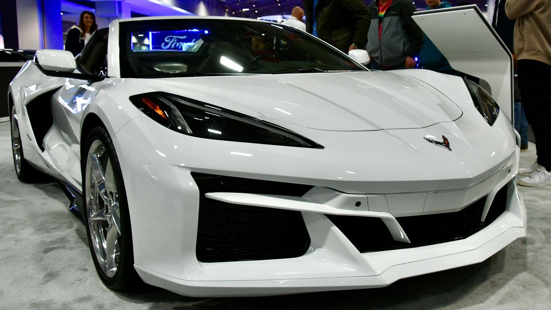 File:2024 Chevrolet Corvette E-Ray 3LZ Convertible (53519721521).jpg