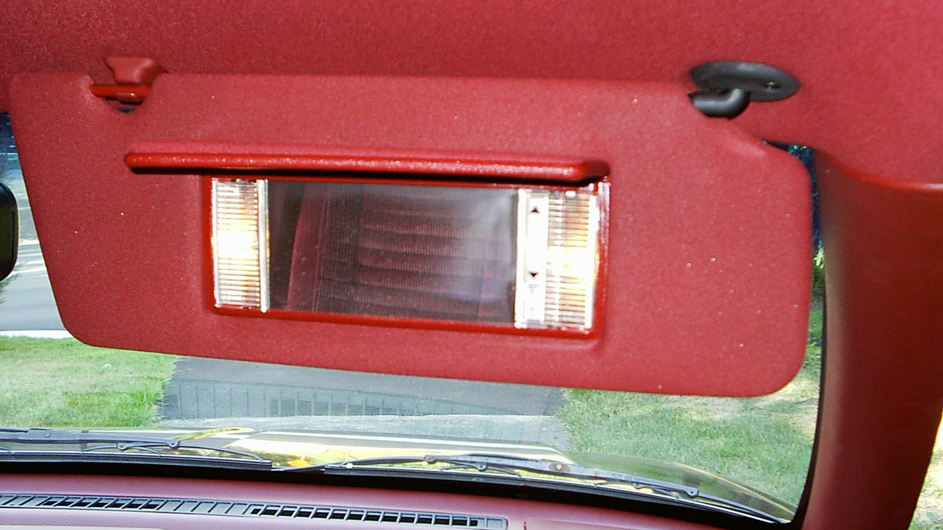 File:1993 Jeep Grand Cherokee Laredo - Blackberry with Crimson interior 12.jpg