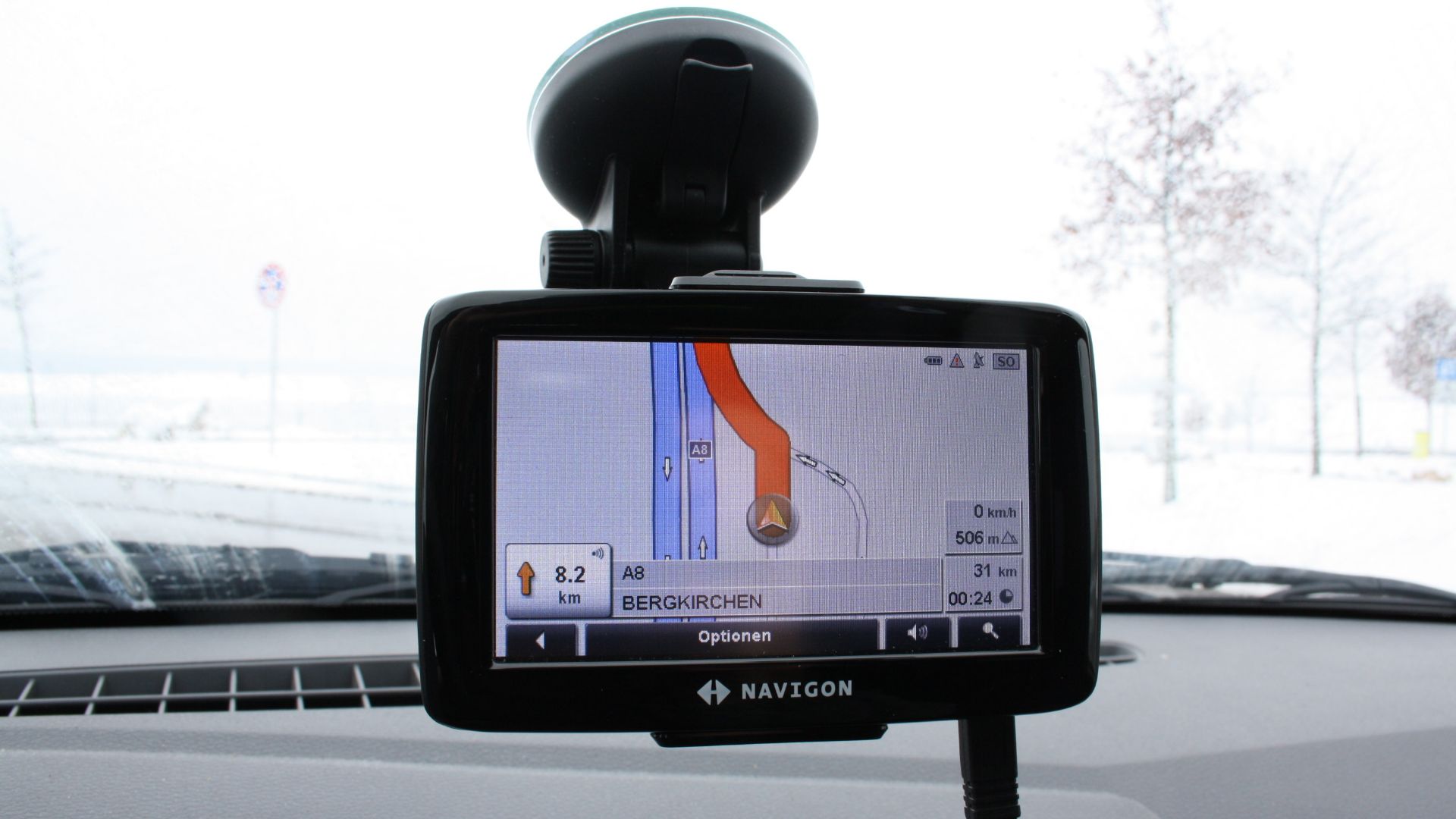 File:Mobiles Navigationsgeraet Navigon im Einsatz.JPG