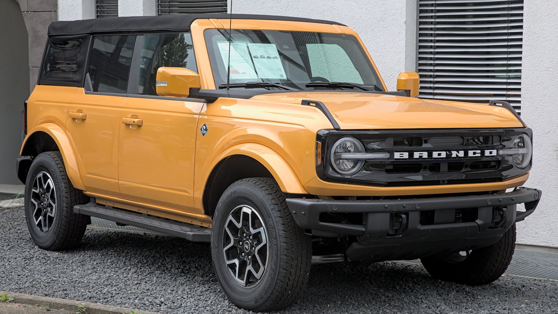 File:Ford Bronco (6th generation) Outer Banks 1X7A0384.jpg