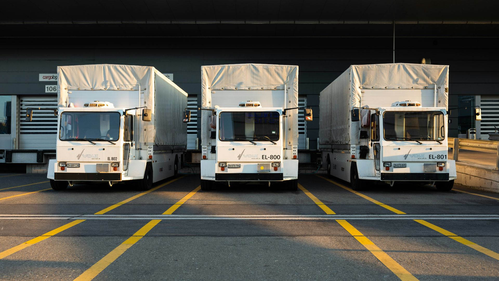 white and brown rv trailer
