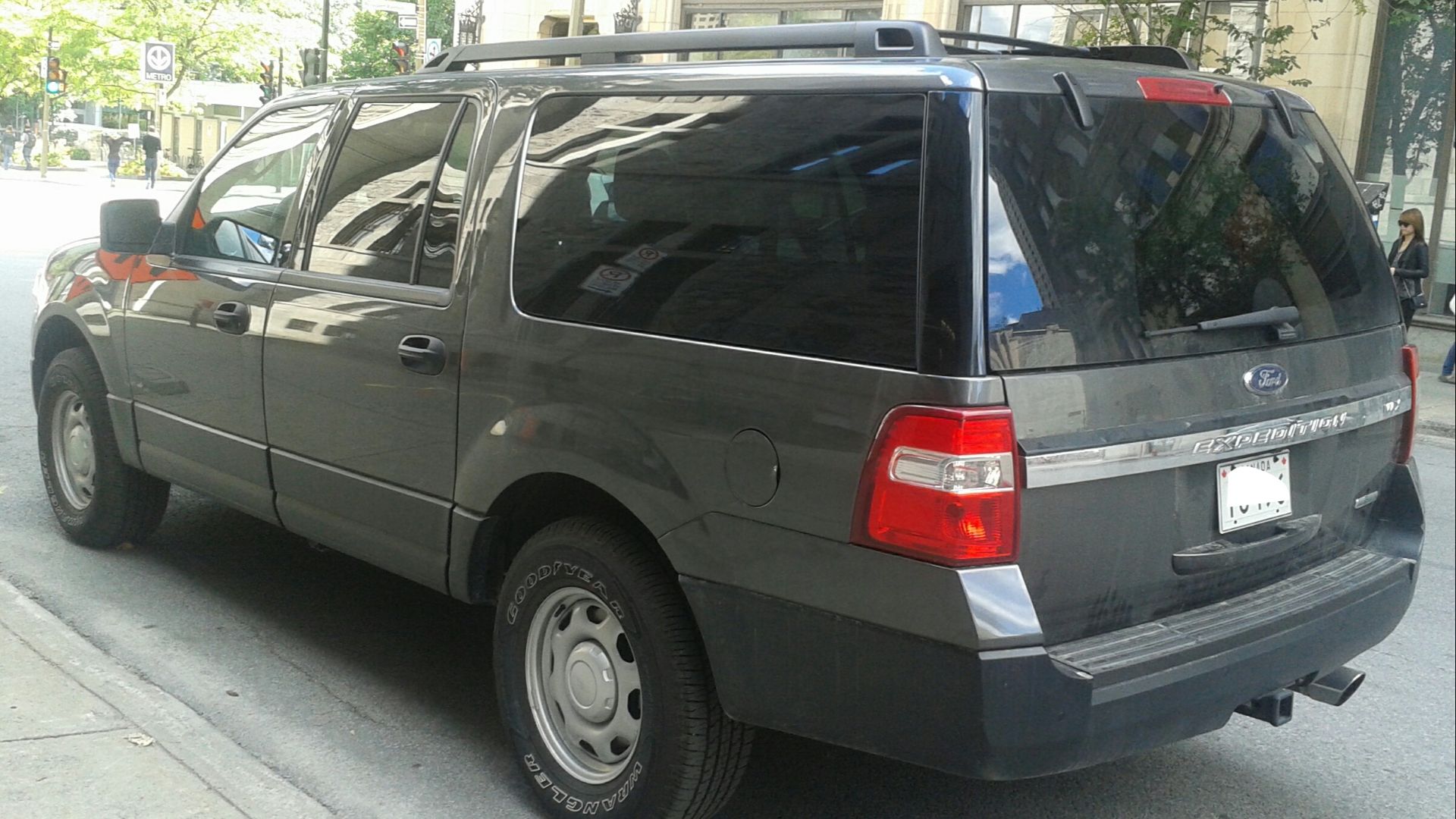 File:Ford Expedition Max -- Rear.jpg