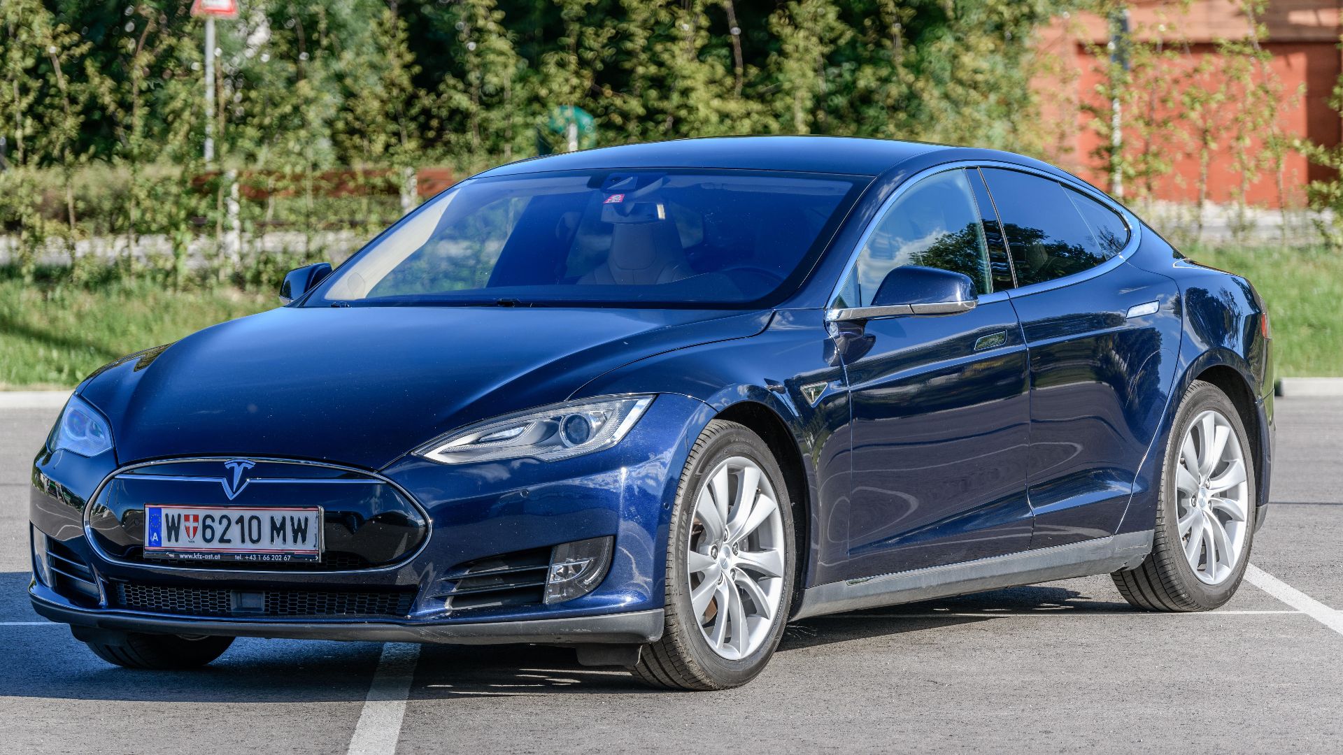 File:20180630 Tesla Model S 70D 2015 midnight blue left front.jpg