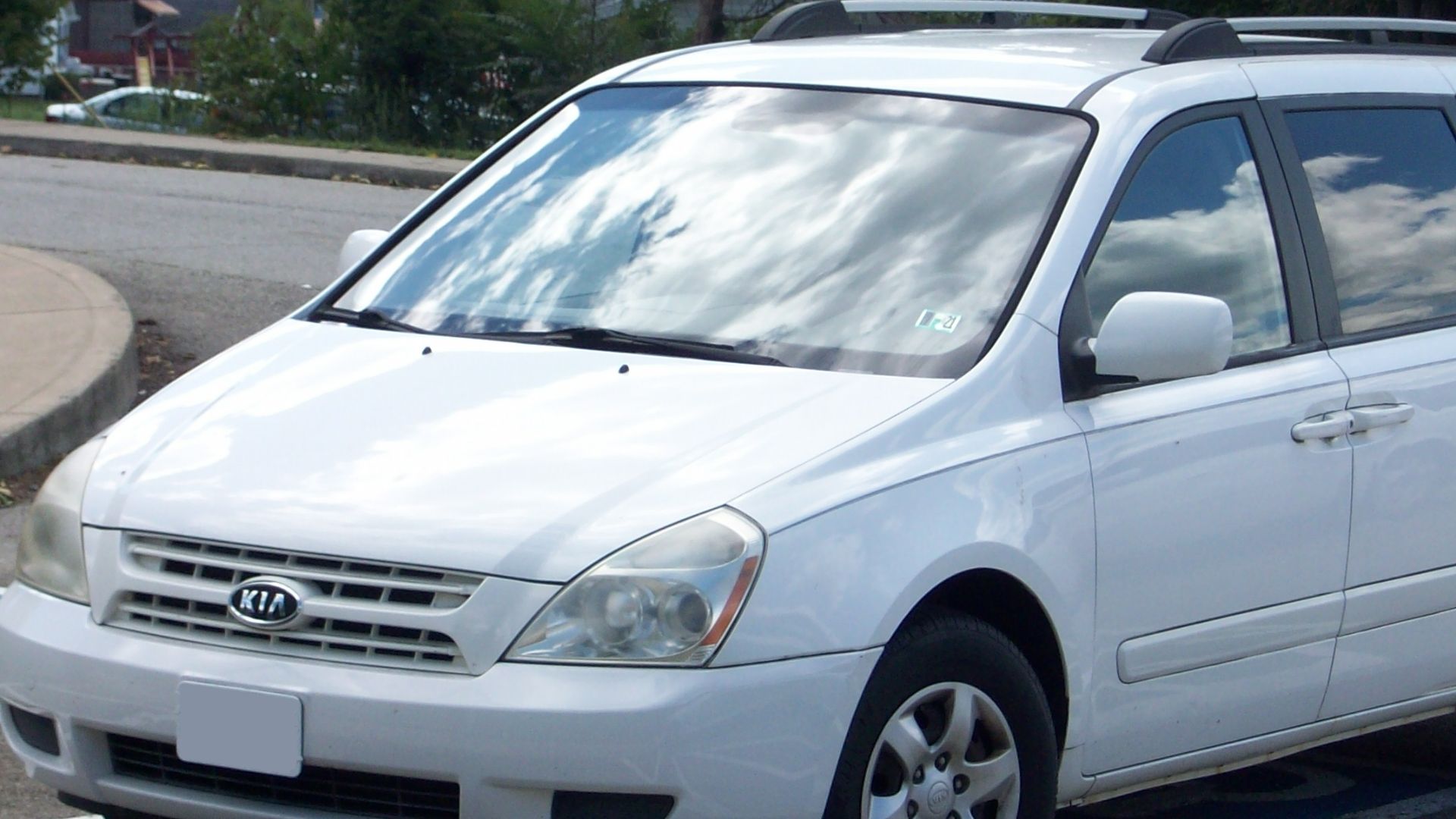 File:06-10 Kia Sedona.png