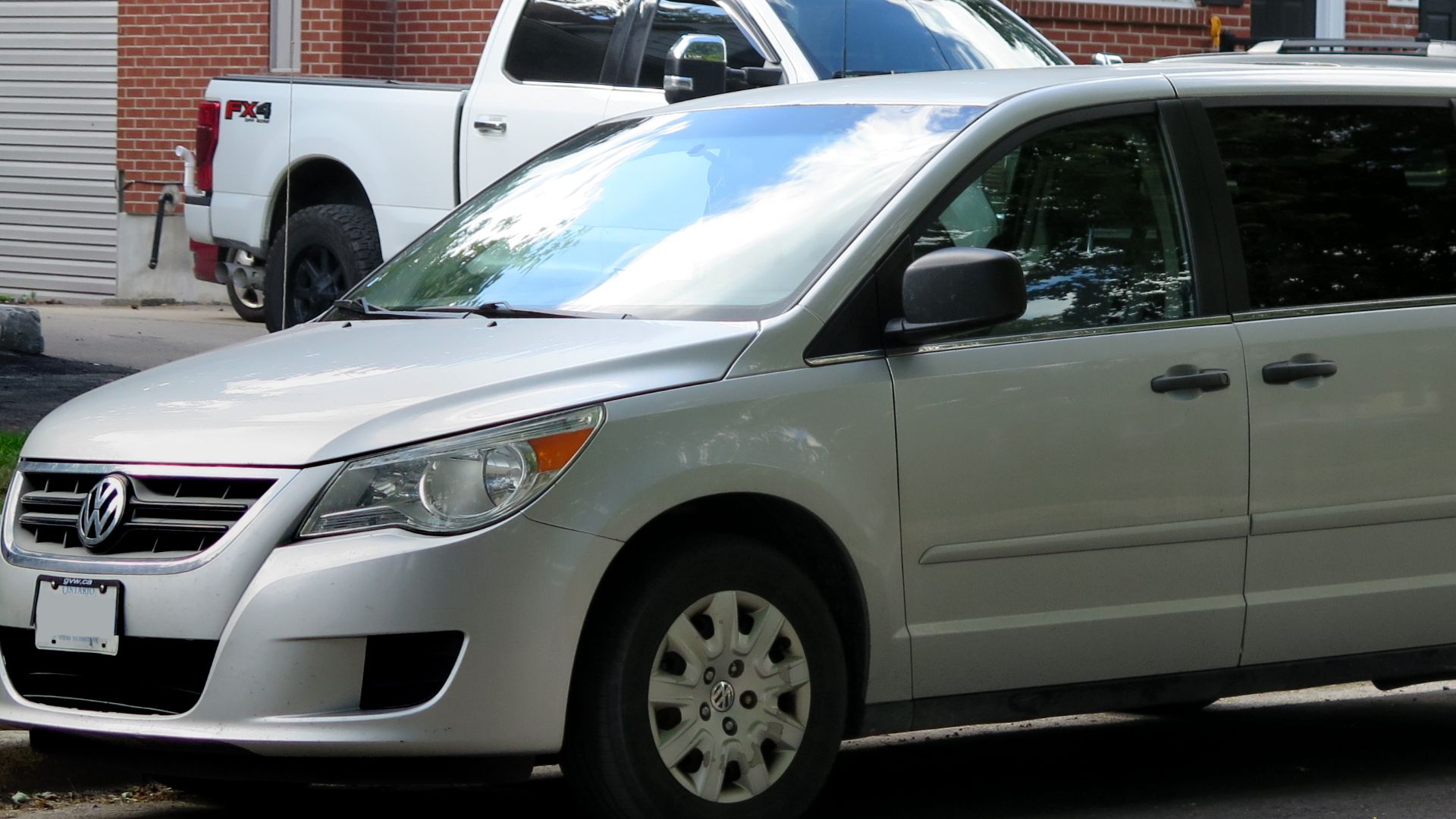 File:2012 Volkswagen Routan S in Mercury Silver Metallic, Front Left, 09-07-2022.jpg