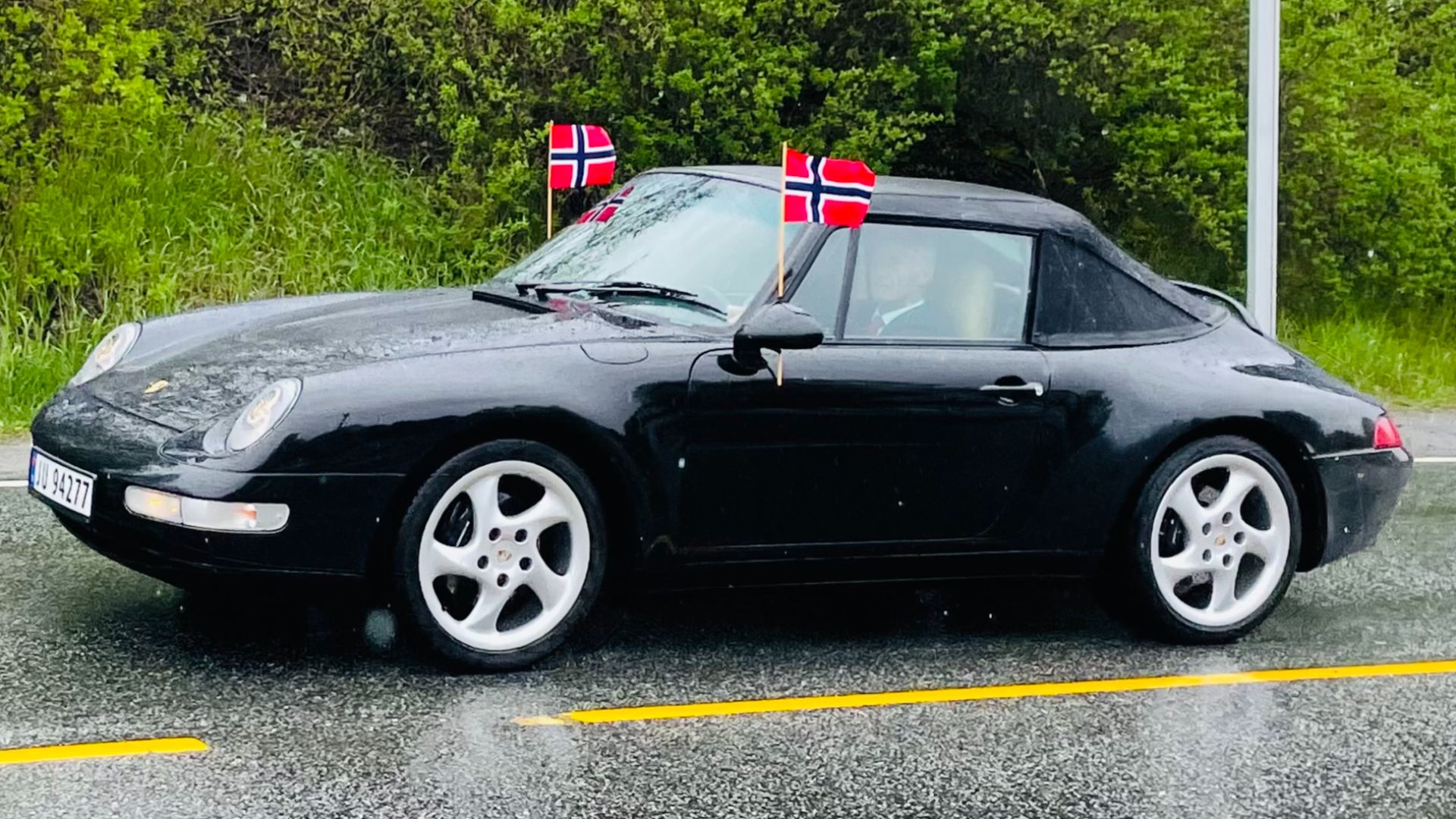 File:1995 Porsche 911-993 Carrera.jpg