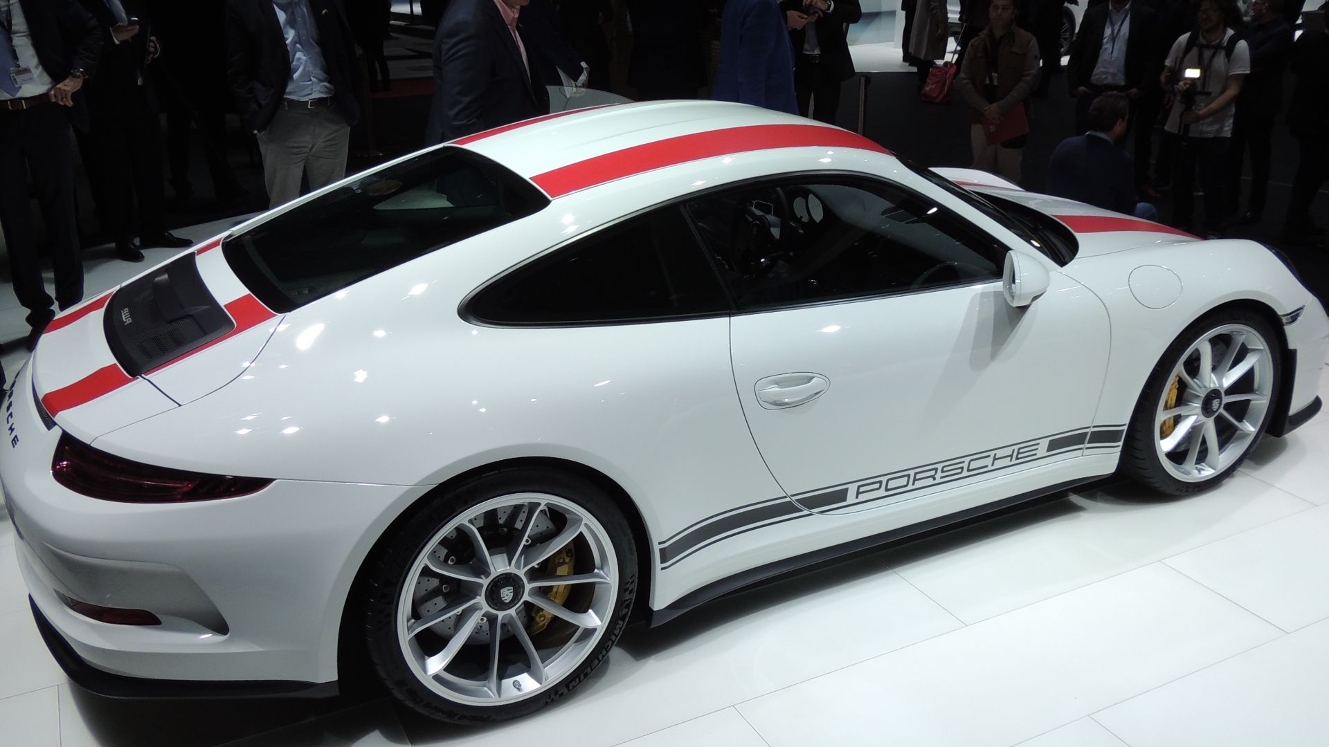 File:Porsche 911R Geneva 2016 - side.jpg