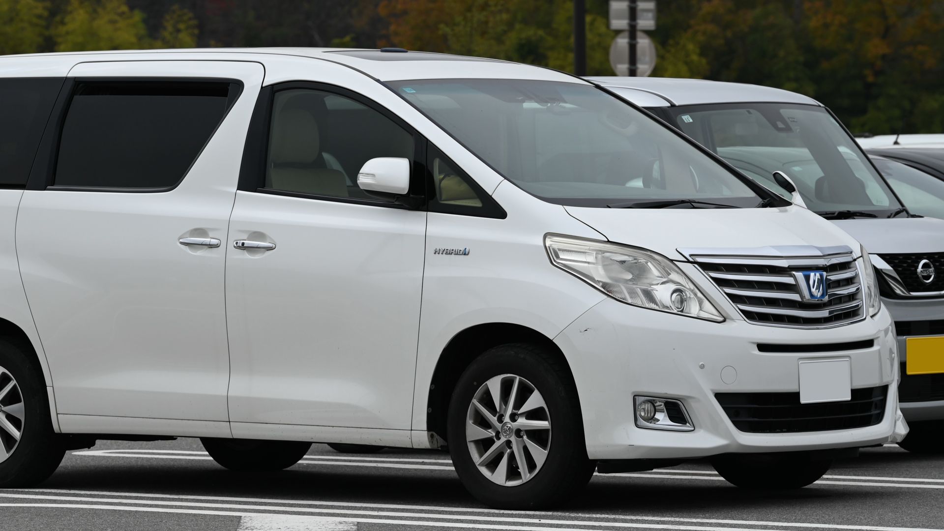 File:2011-2015 Toyota Alphard Hybrid.jpg
