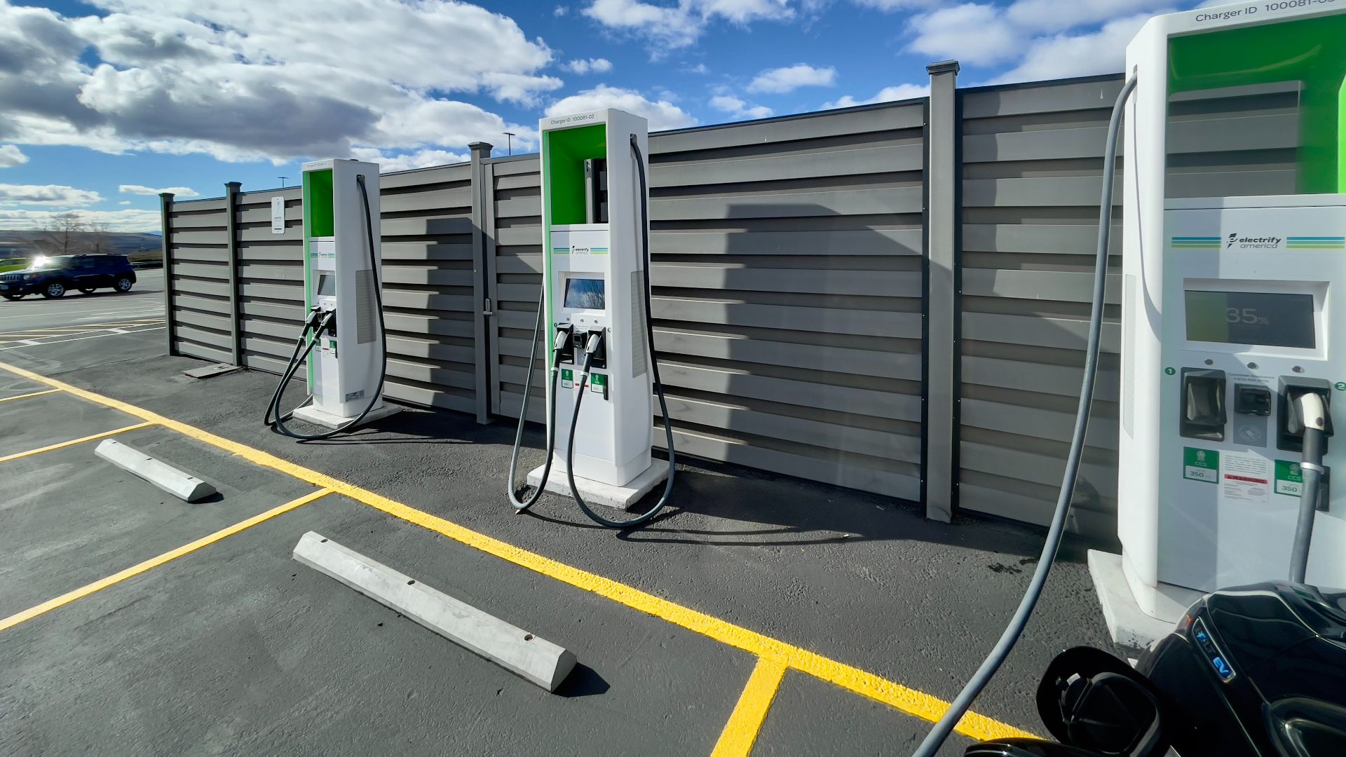 File:Electrify America EV charger 0319.jpg