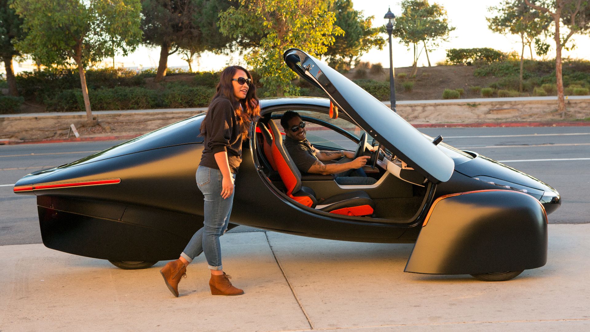 File:Aptera Side View with Open Door.jpg