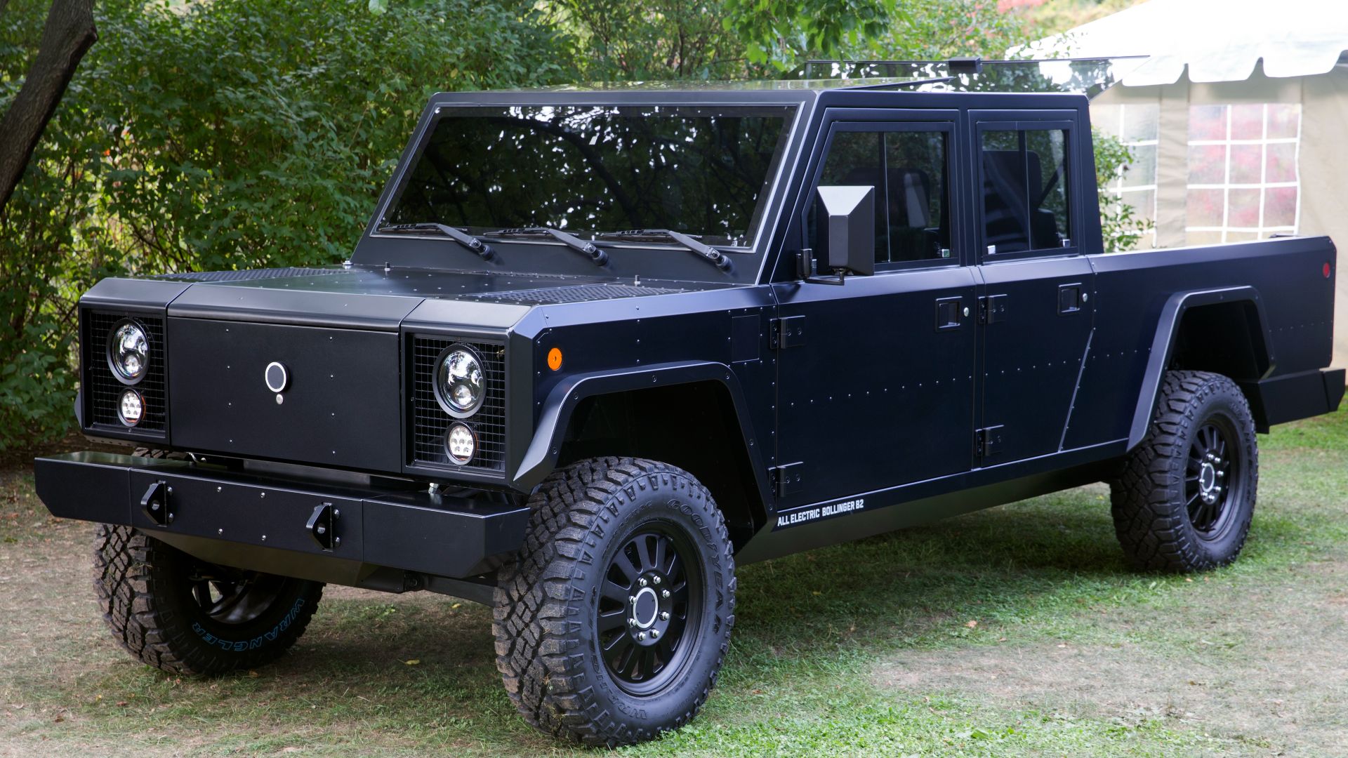 File:Bollinger B2, front left (Greenwich Concours).jpg