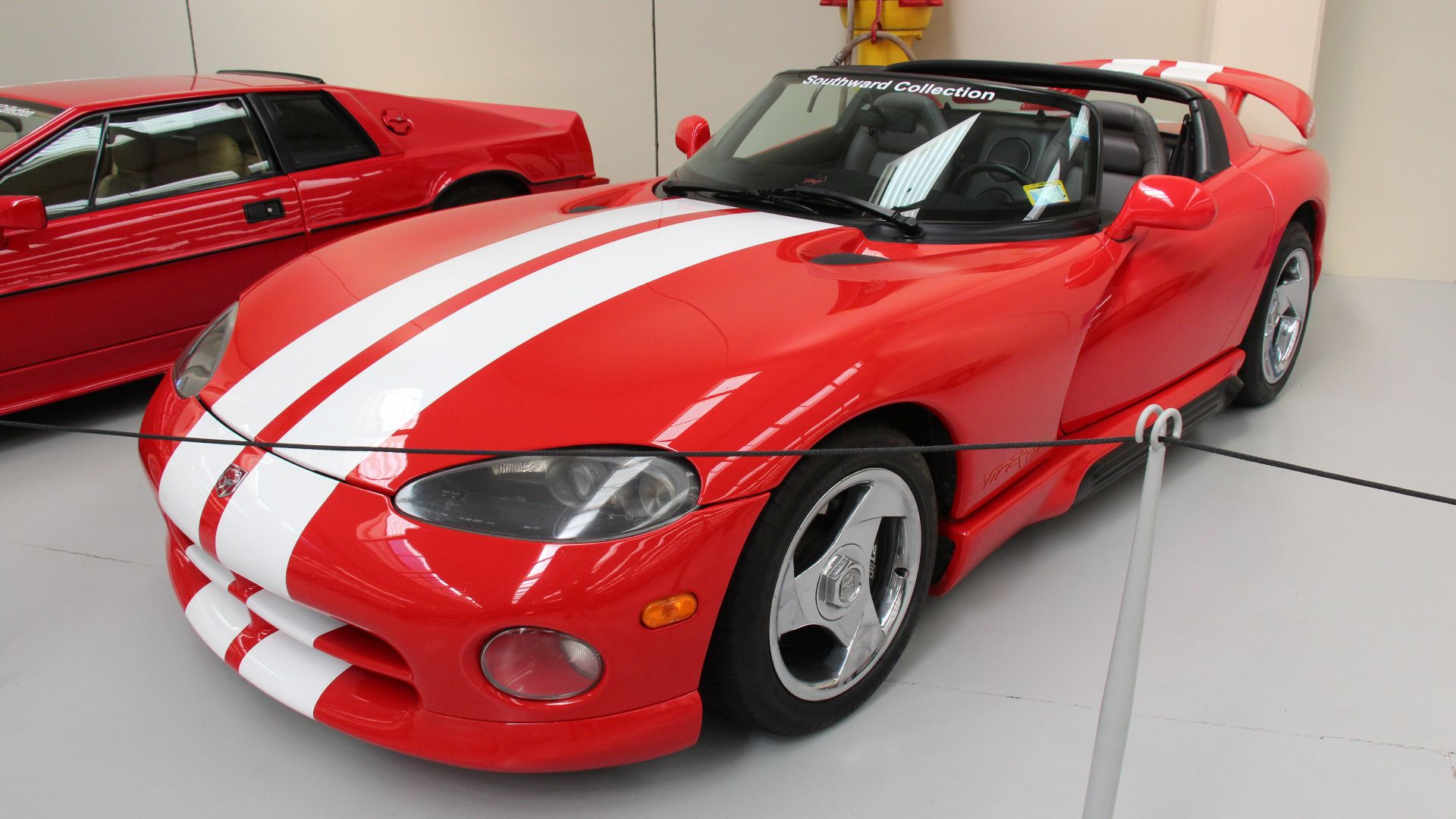 File:1994 Dodge Viper RT 10 SR I (40444453353).jpg