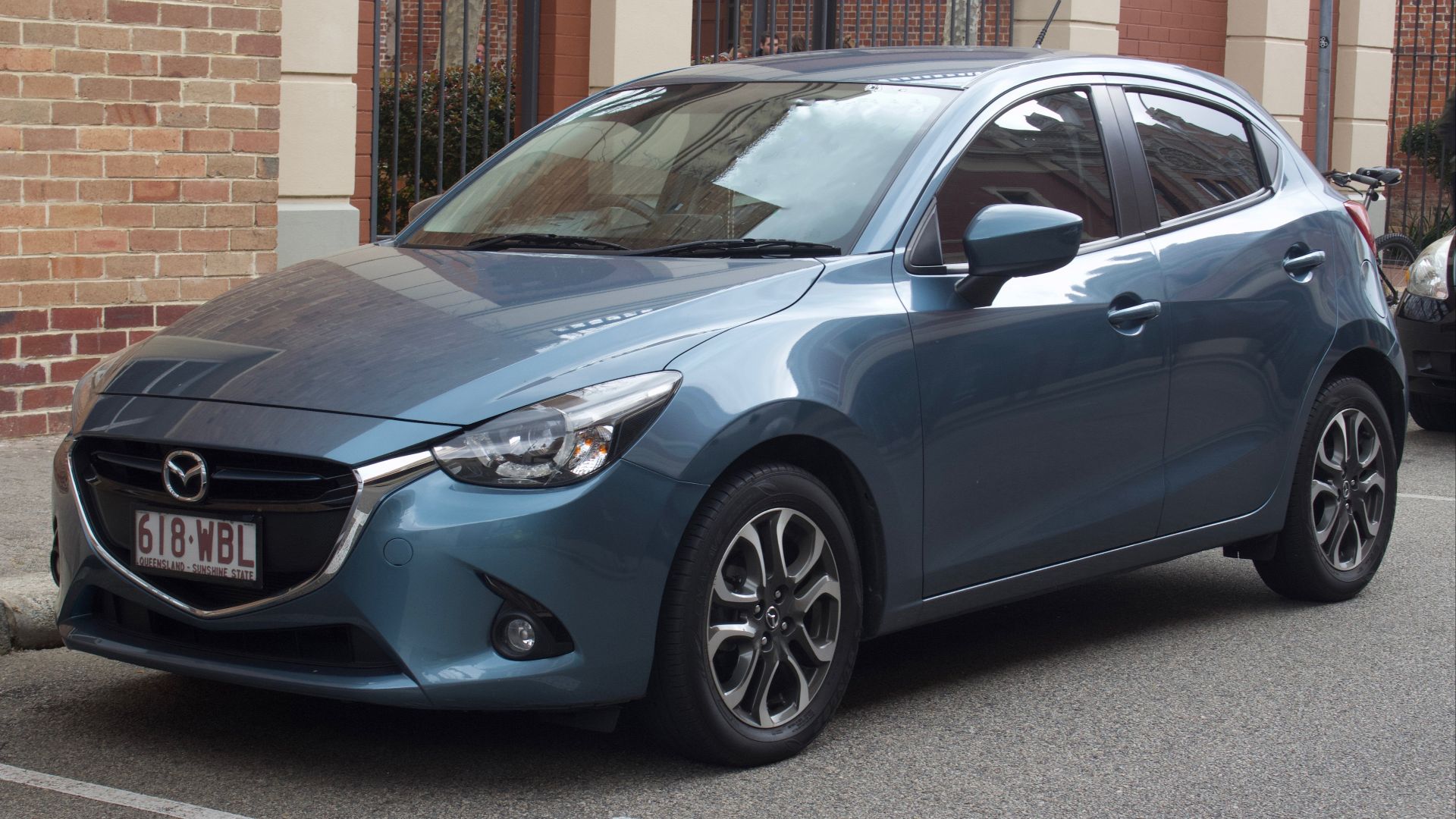 File:2015 Mazda2 (DJ) Genki hatchback (2018-08-27) 01.jpg