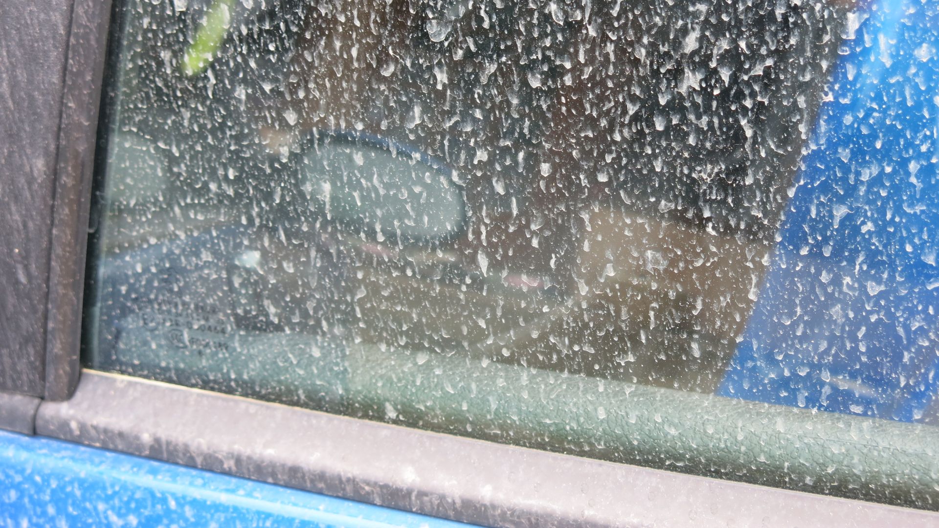 File:Sand rain on car D160403 a.jpg