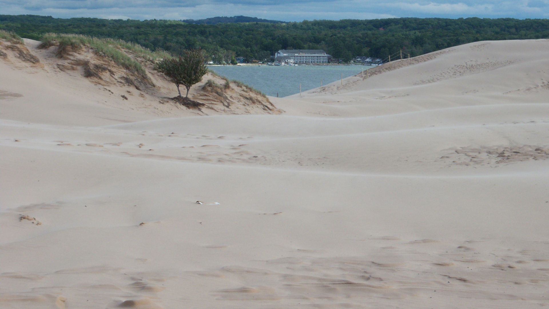 File:Silver Lake Sand Dunes (8741874156).jpg
