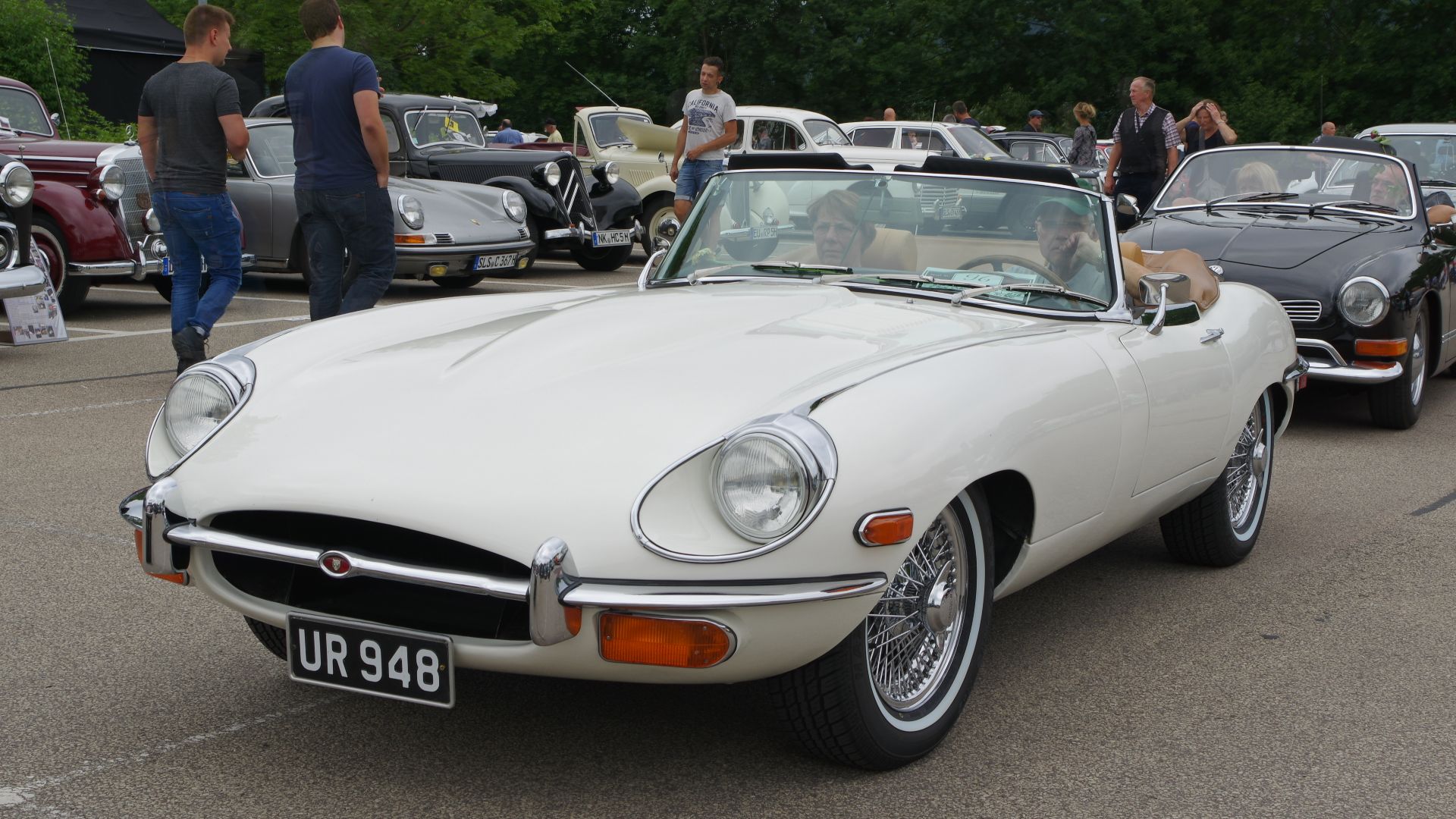 File:Jaguar E-Type Roadster BW 2017-07-16 14-19-16.jpg