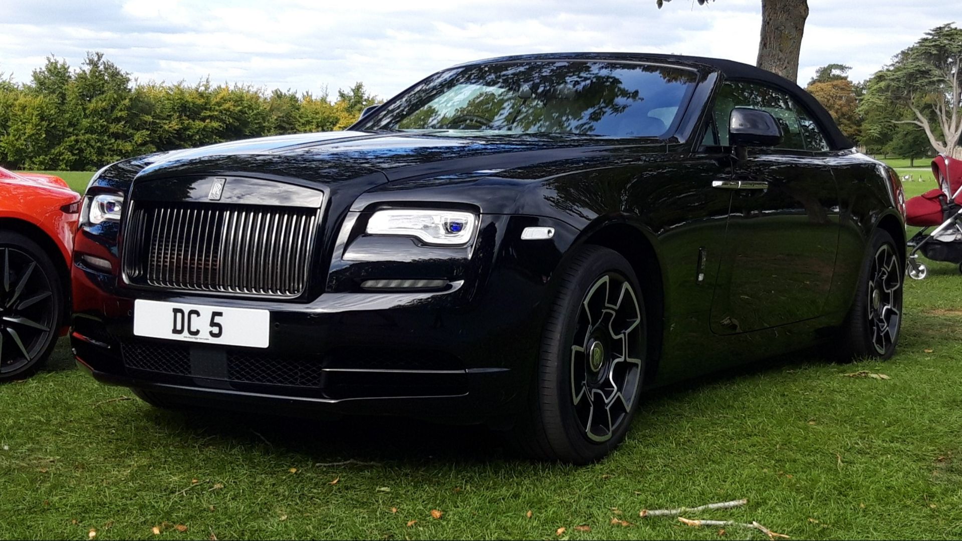 File:2018 Rolls-Royce Dawn Black Badge SP20.jpg