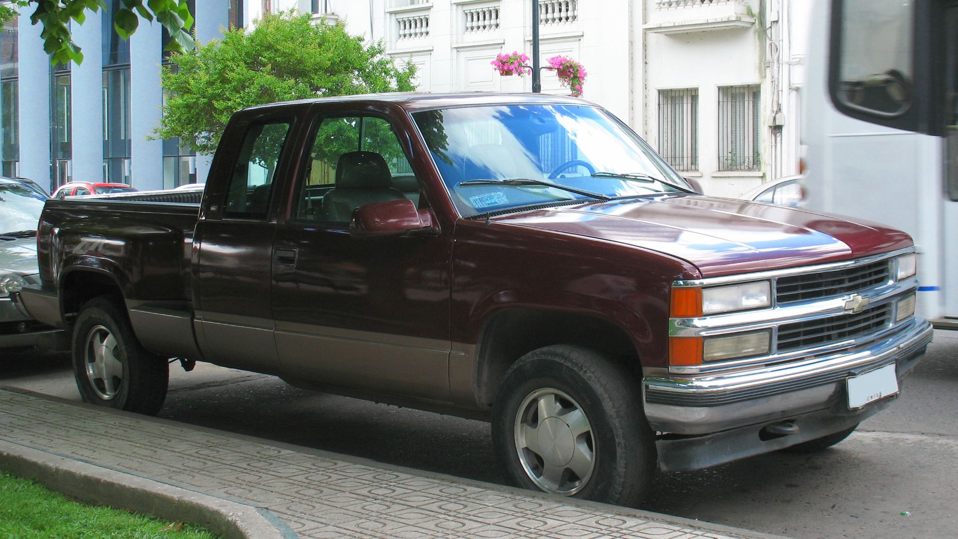 File:Chevrolet 1500 Silverado Z71 Sidestep Cab 1998 (11181415706).jpg