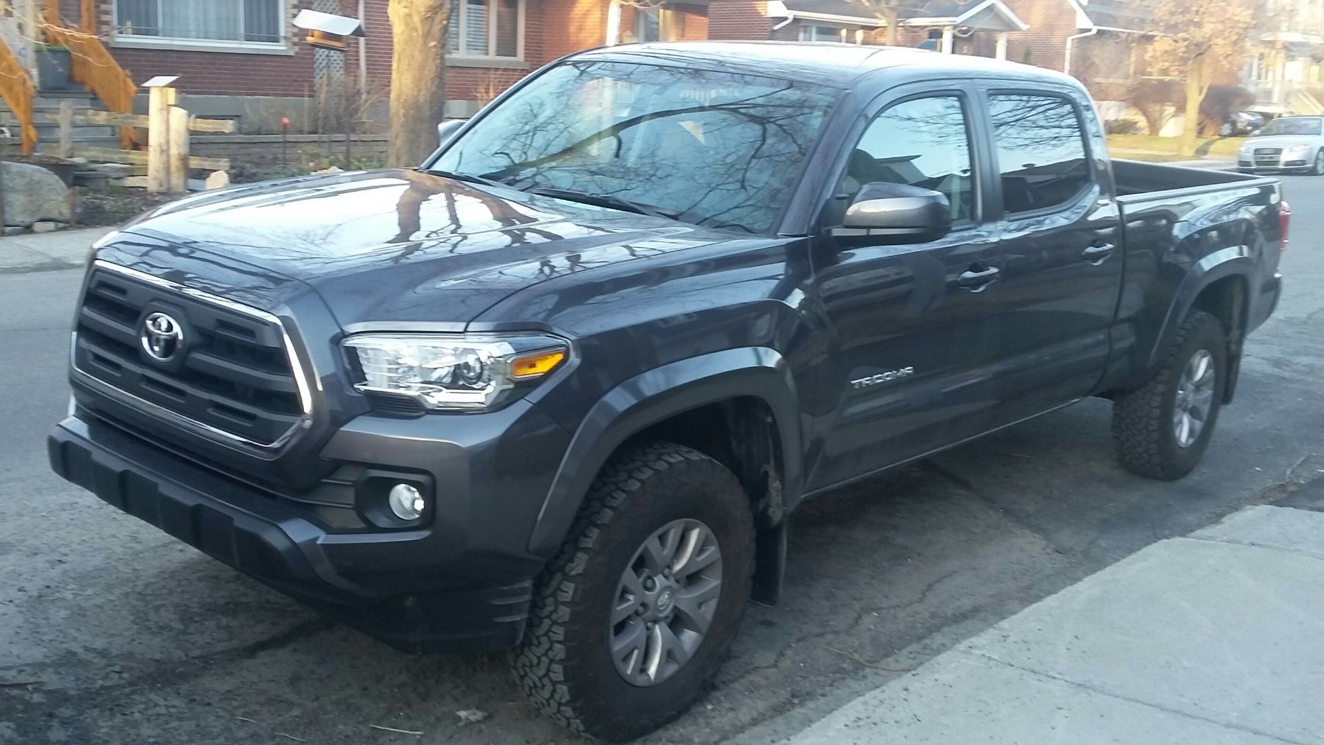 File:'16 Toyota Tacoma Crew Cab.jpg
