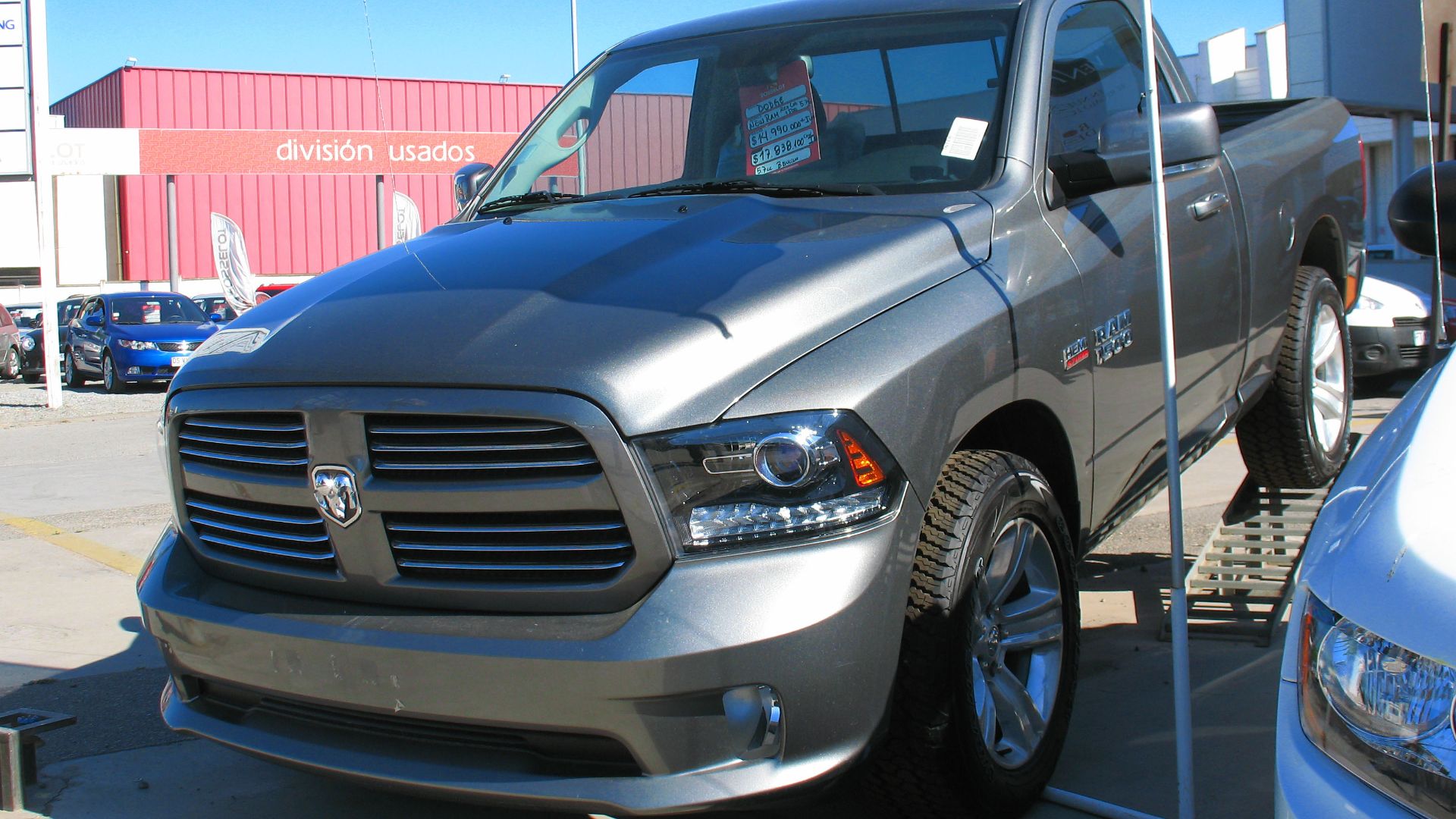 File:Ram 1500 Hemi 2014 (13911838777).jpg