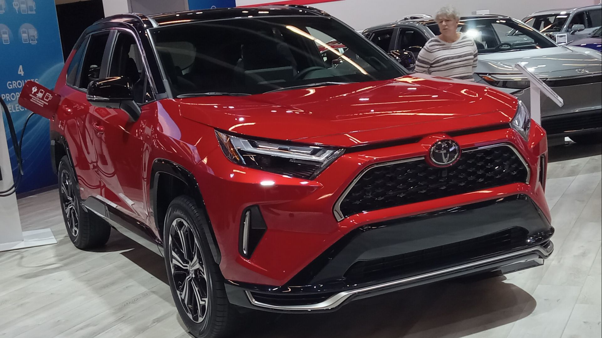 File:2025 Toyota RAV4 hybride réchargeable au SIAM 2025.jpg