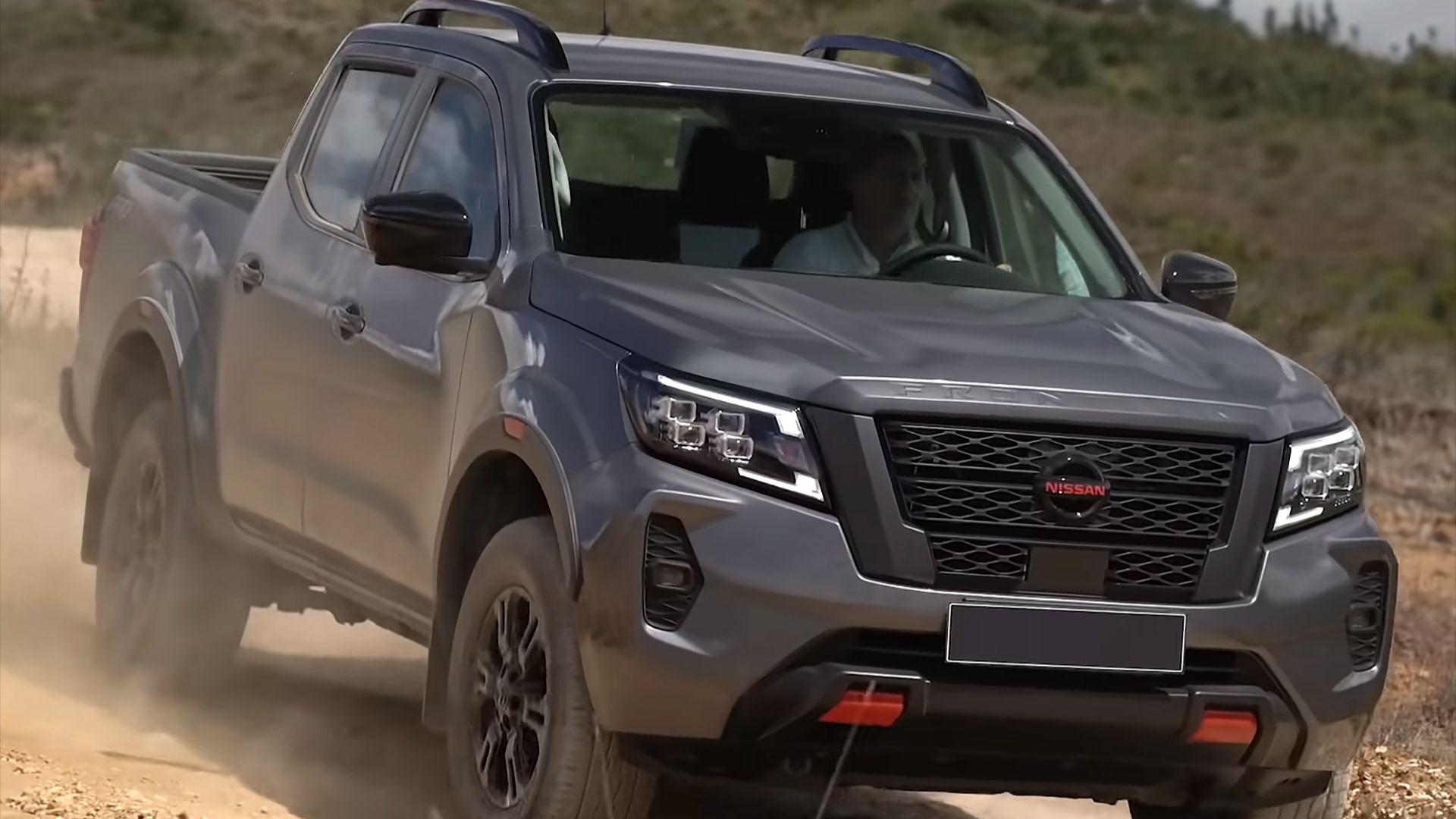 File:2021 Nissan Frontier Pro 4X (Colombia; facelift) front view 02.png