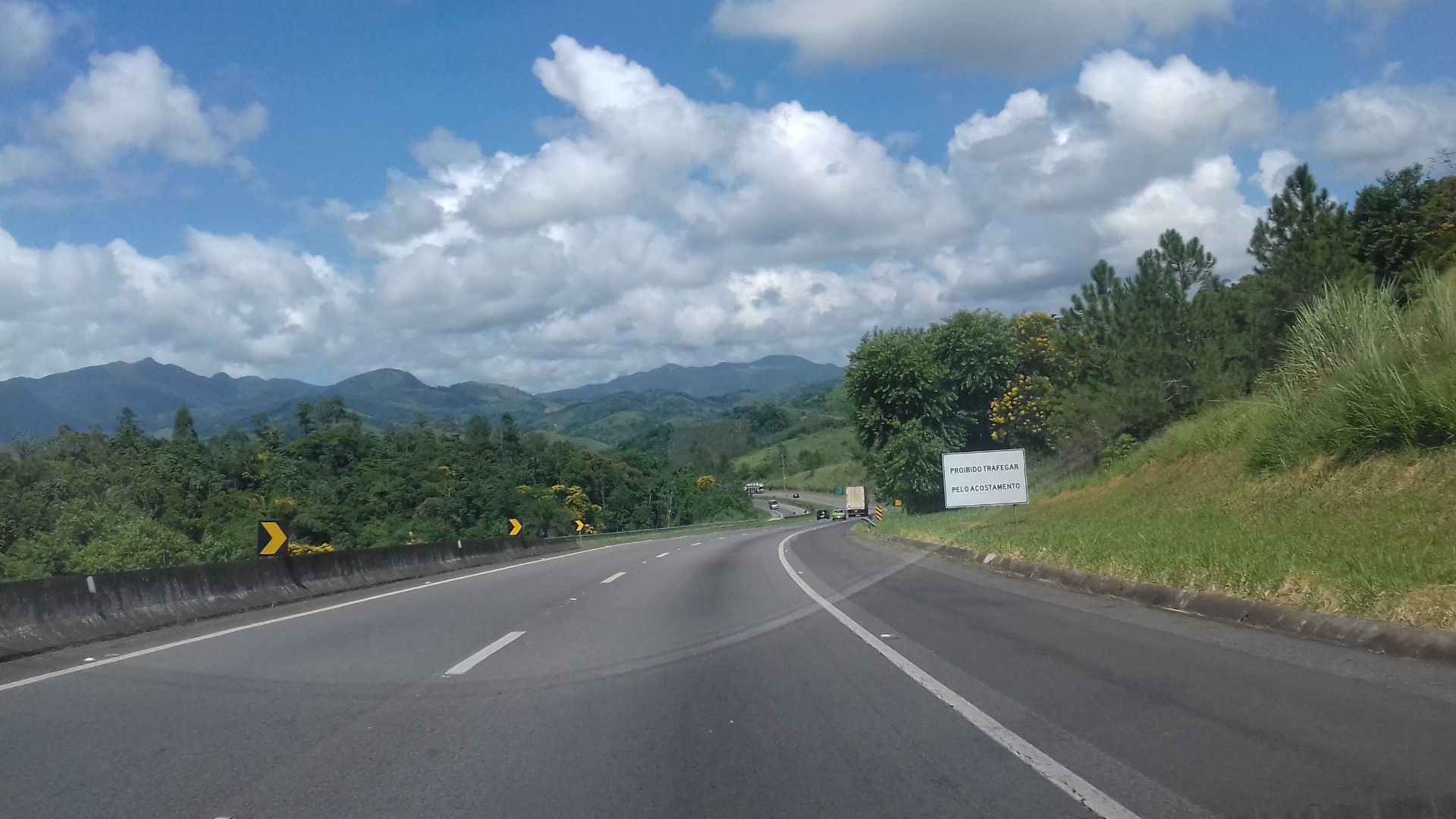 File:Rodovia Régis Bittencourt, Cajati - São Paulo - panoramio.jpg