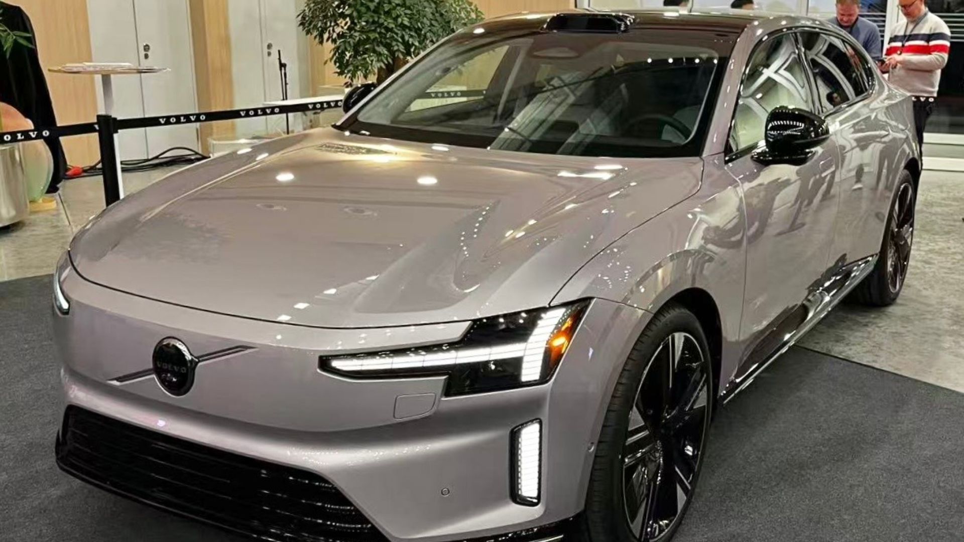 File:Volvo ES90 001.jpg