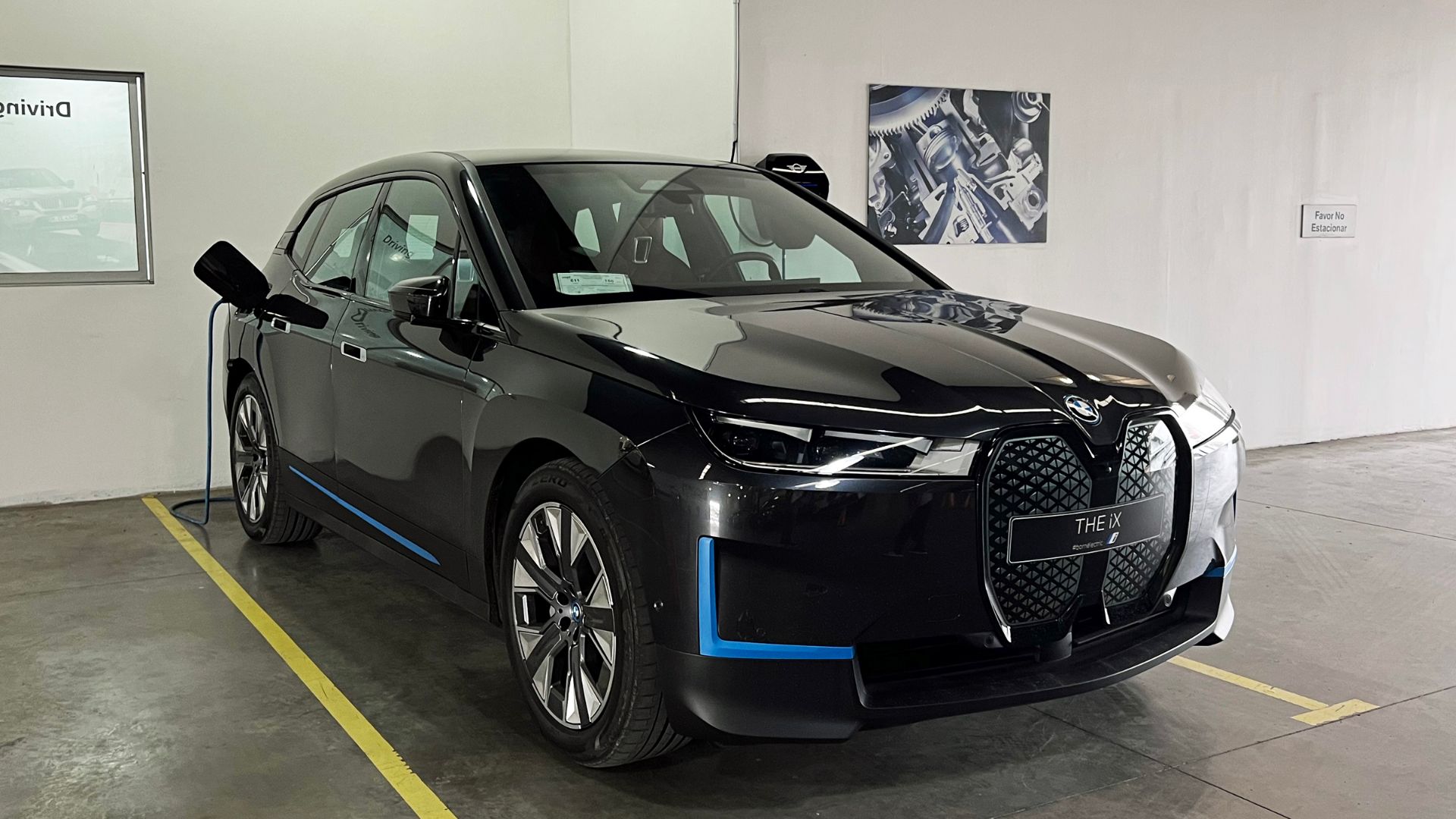 File:BMW iX CRI 04 2022 5614.jpg