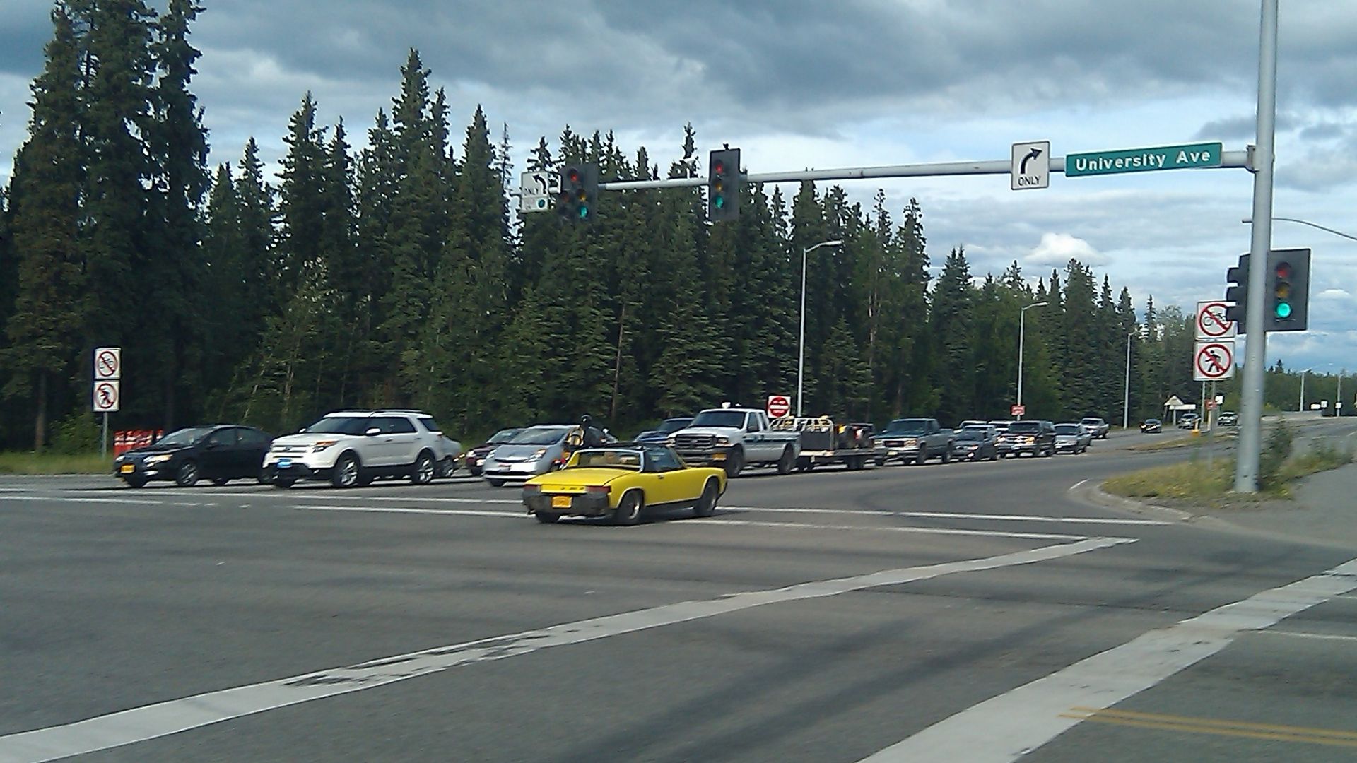 File:Johansen Expressway and University Avenue in College, Alaska.jpg