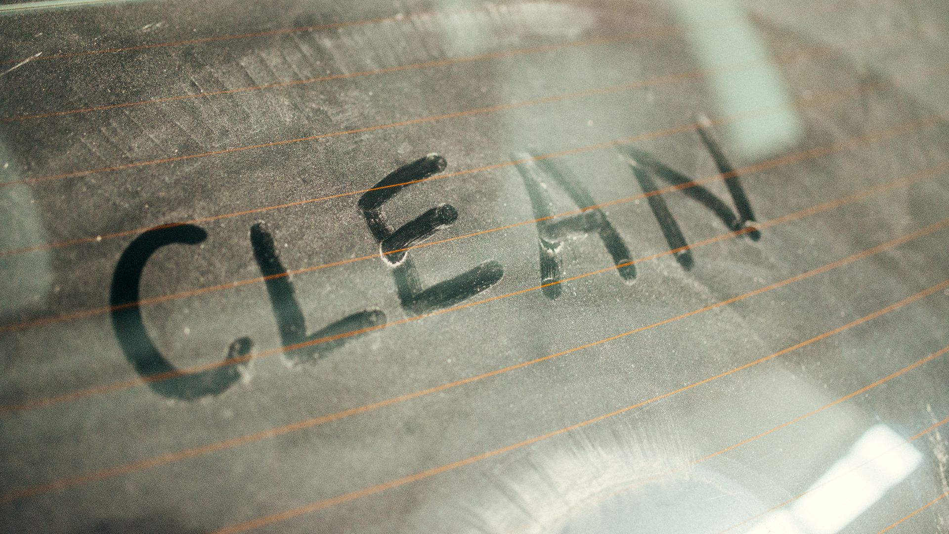 File:Dirty back car window - 49757773438.jpg