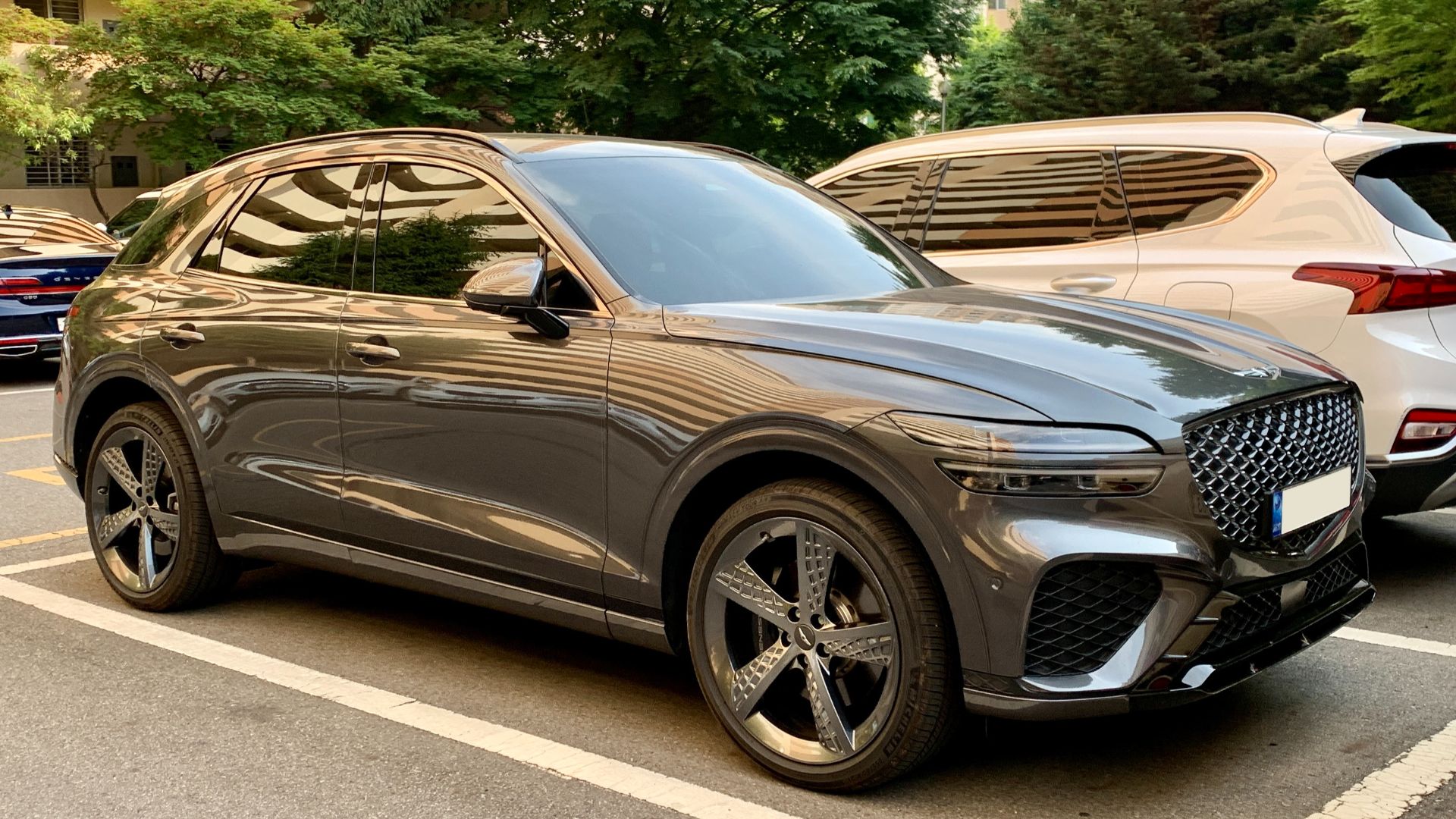 File:00 Genesis GV70 2.jpg