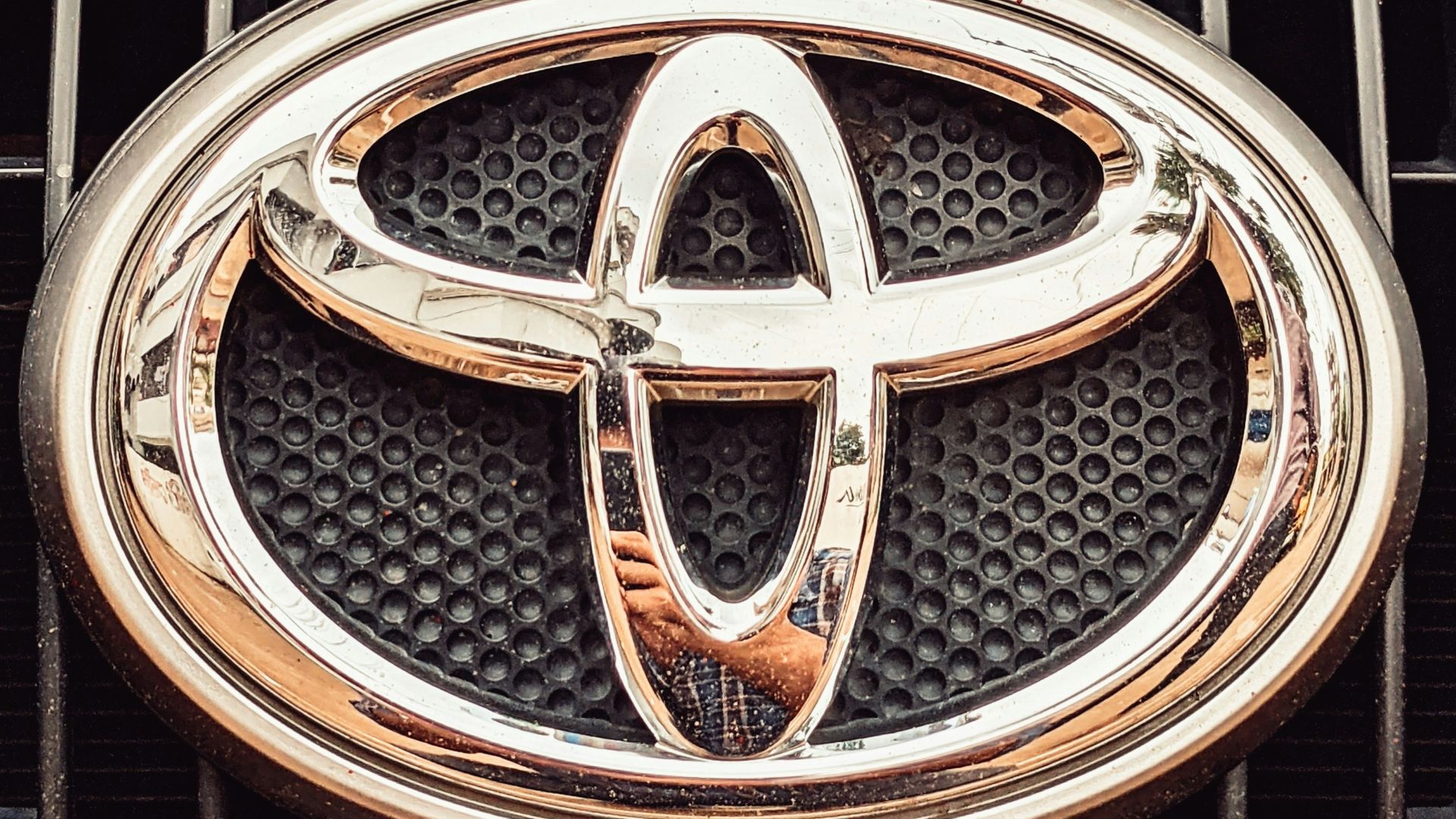 silver and black car grille