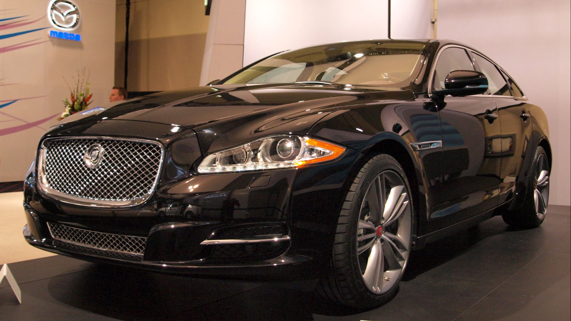File:2011 Jaguar XJ (5484026814).jpg