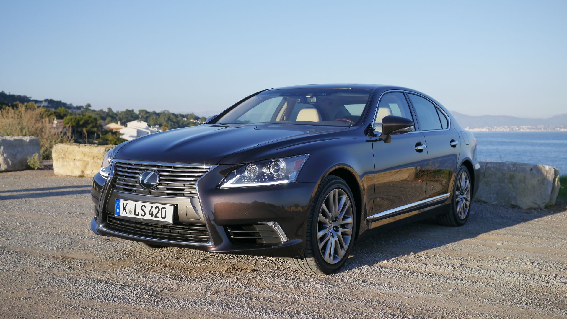 File:Lexus LS 2013 launch Cannes 01.jpg