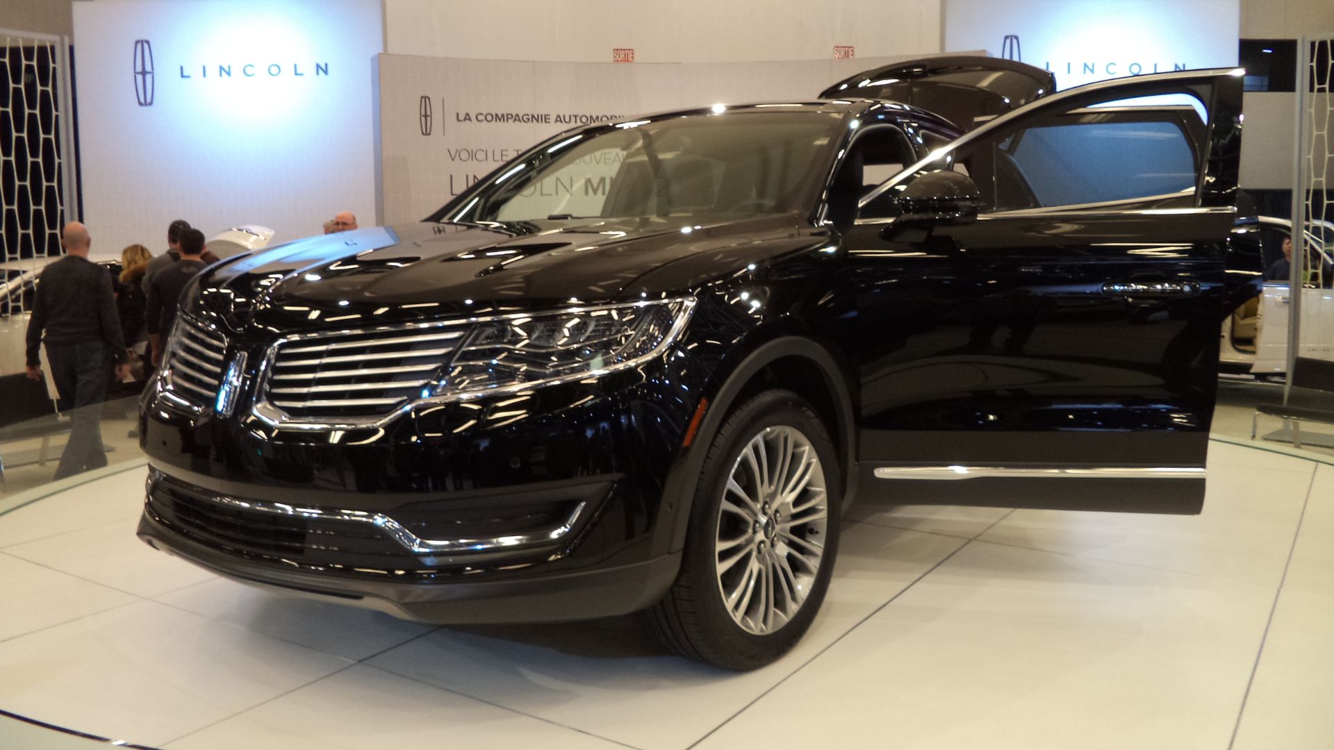 File:2016 Lincoln MKX (20851399349).jpg