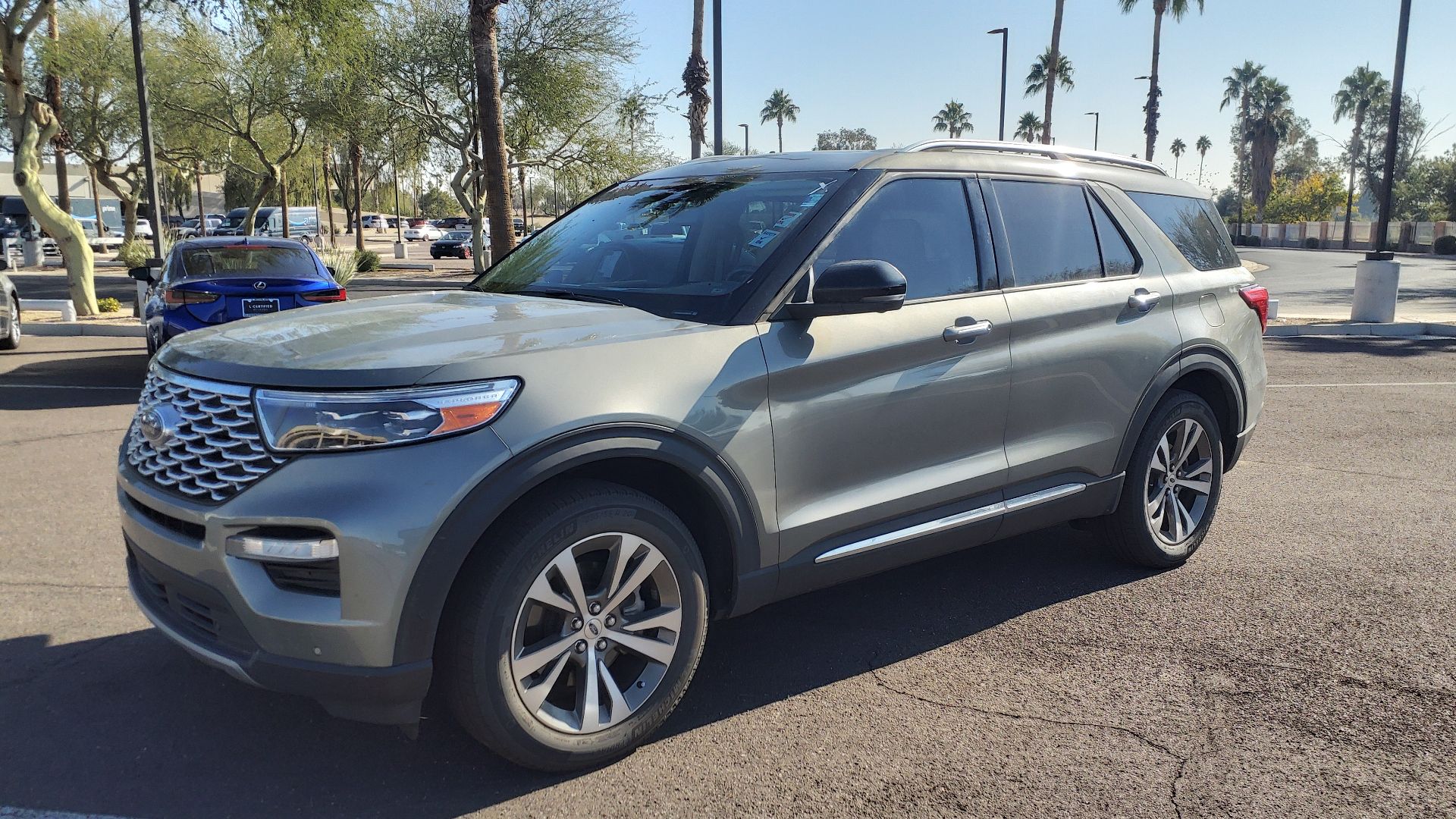 File:20 Ford Explorer Platinum.jpg